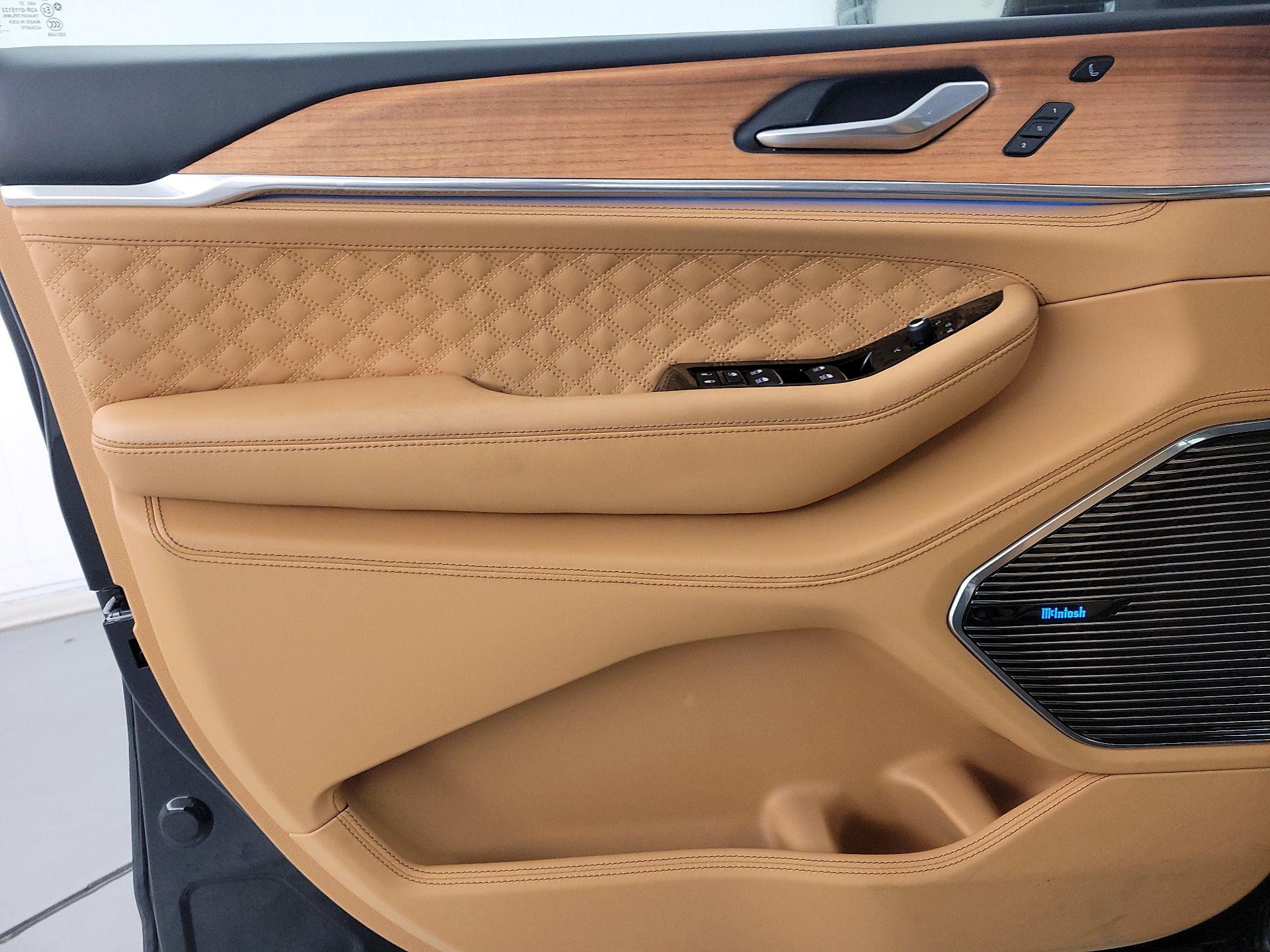 Thumbnail: 2023 Jeep Grand Cherokee - 12