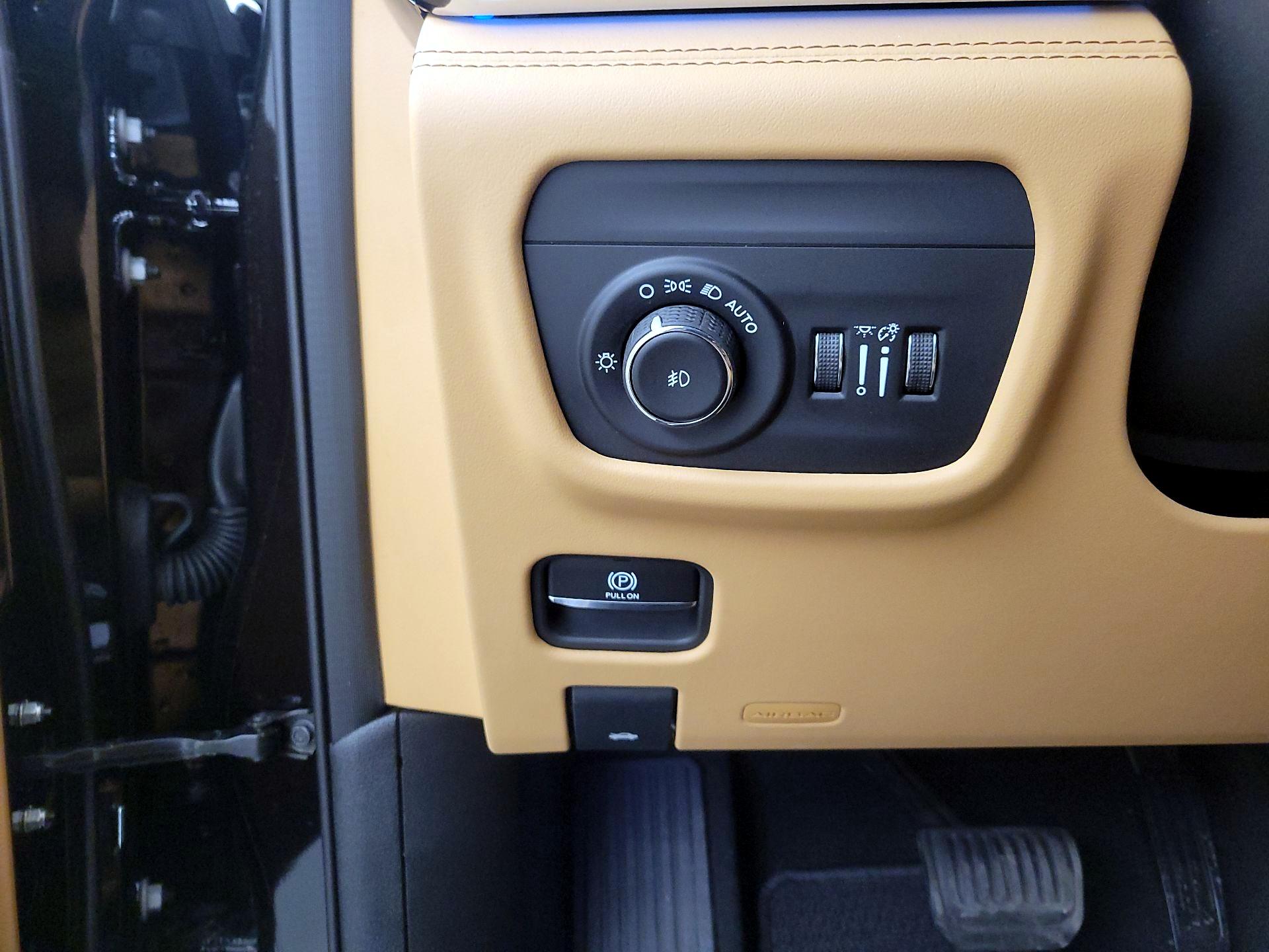 Thumbnail: 2023 Jeep Grand Cherokee - 13