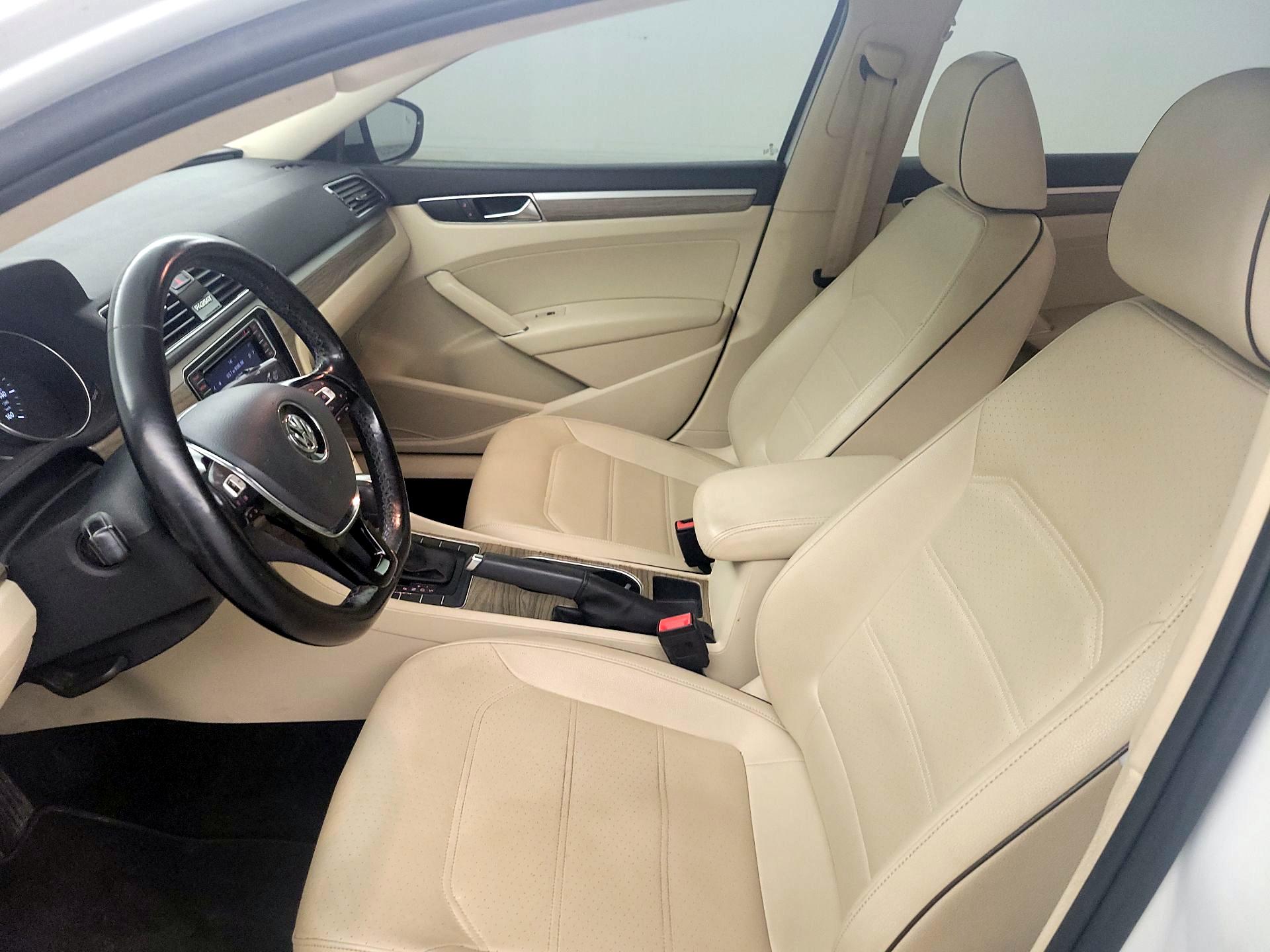 Thumbnail: 2018 Volkswagen Passat - 11