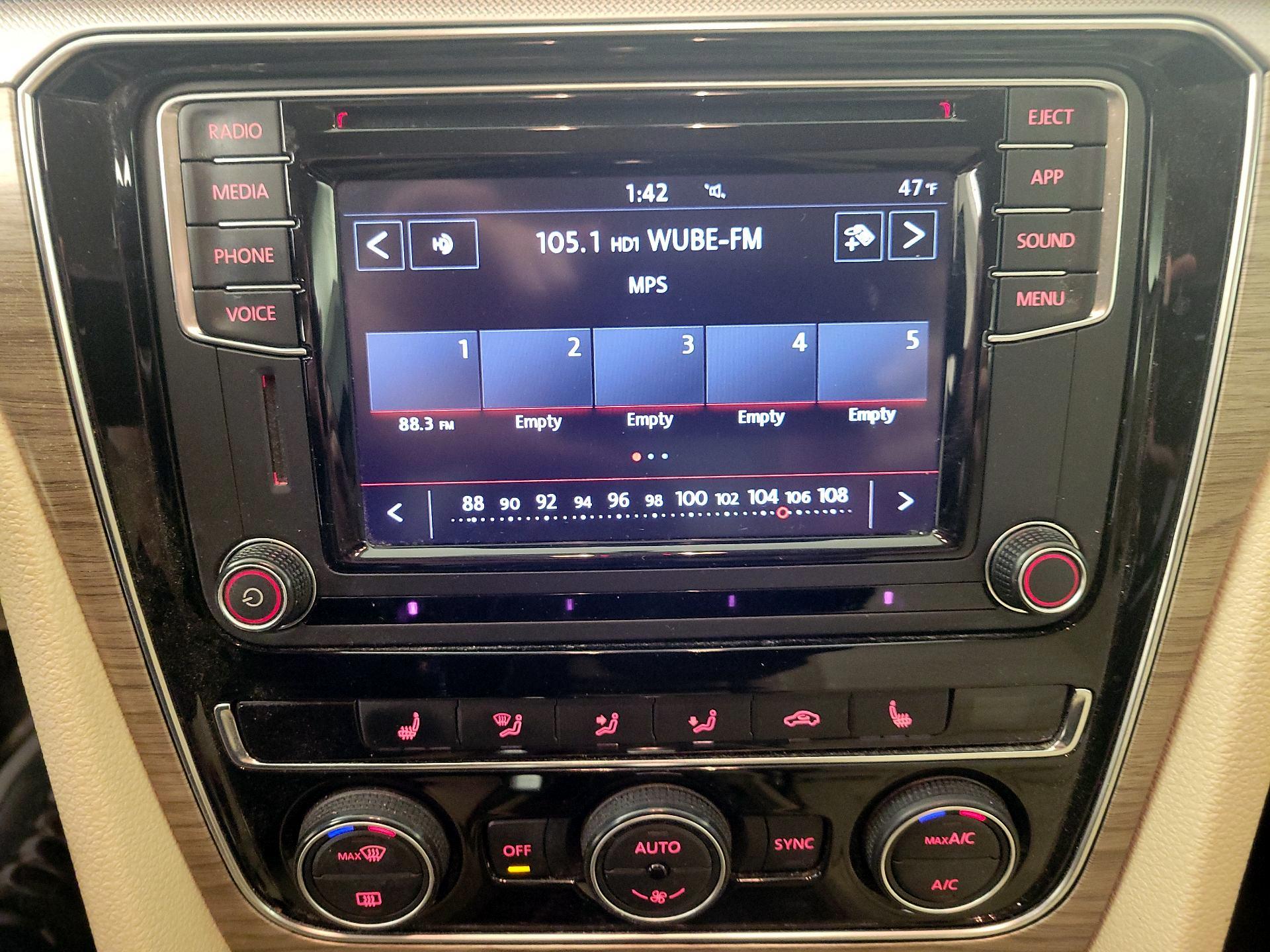 Thumbnail: 2018 Volkswagen Passat - 15