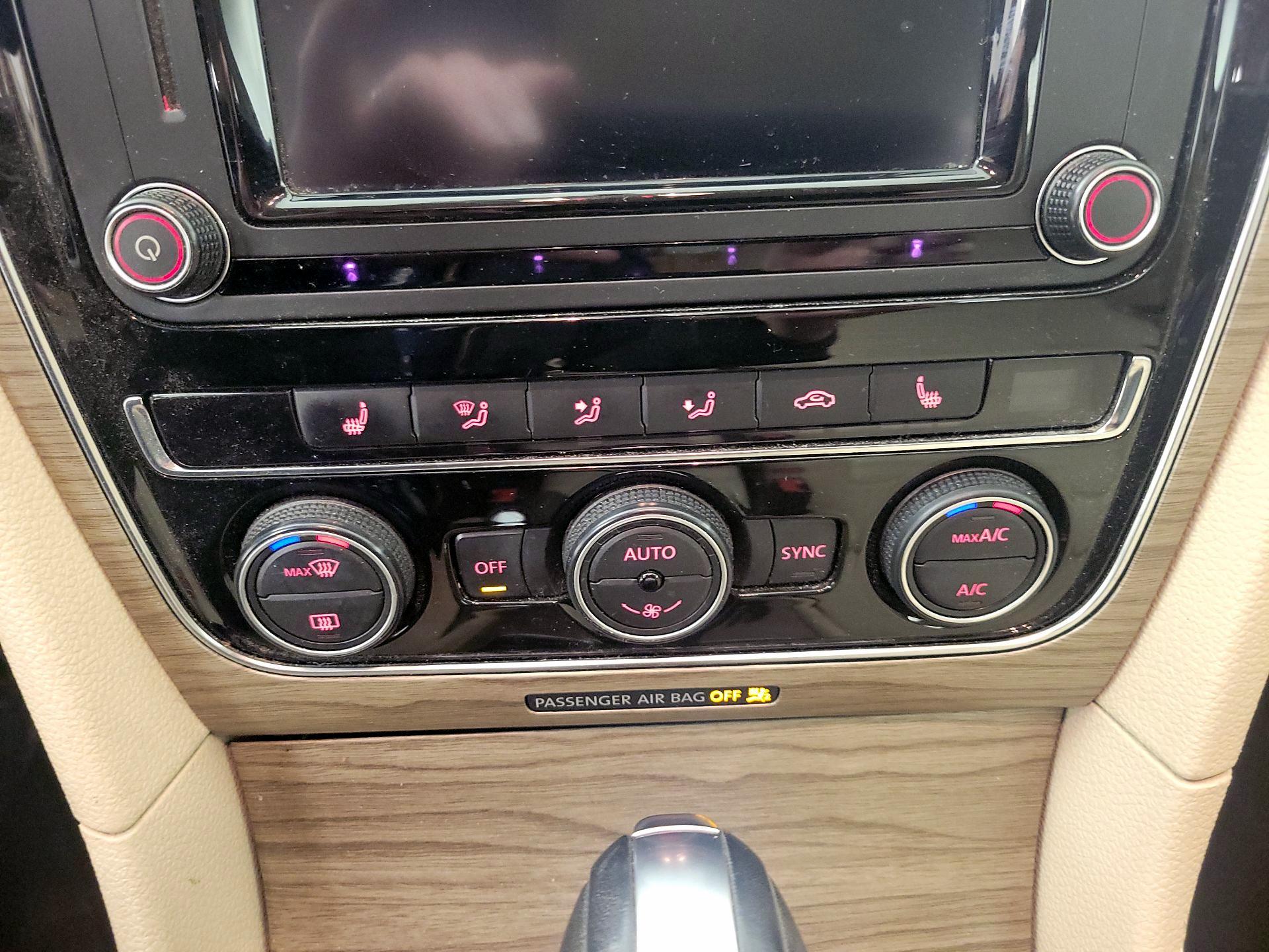 Thumbnail: 2018 Volkswagen Passat - 16