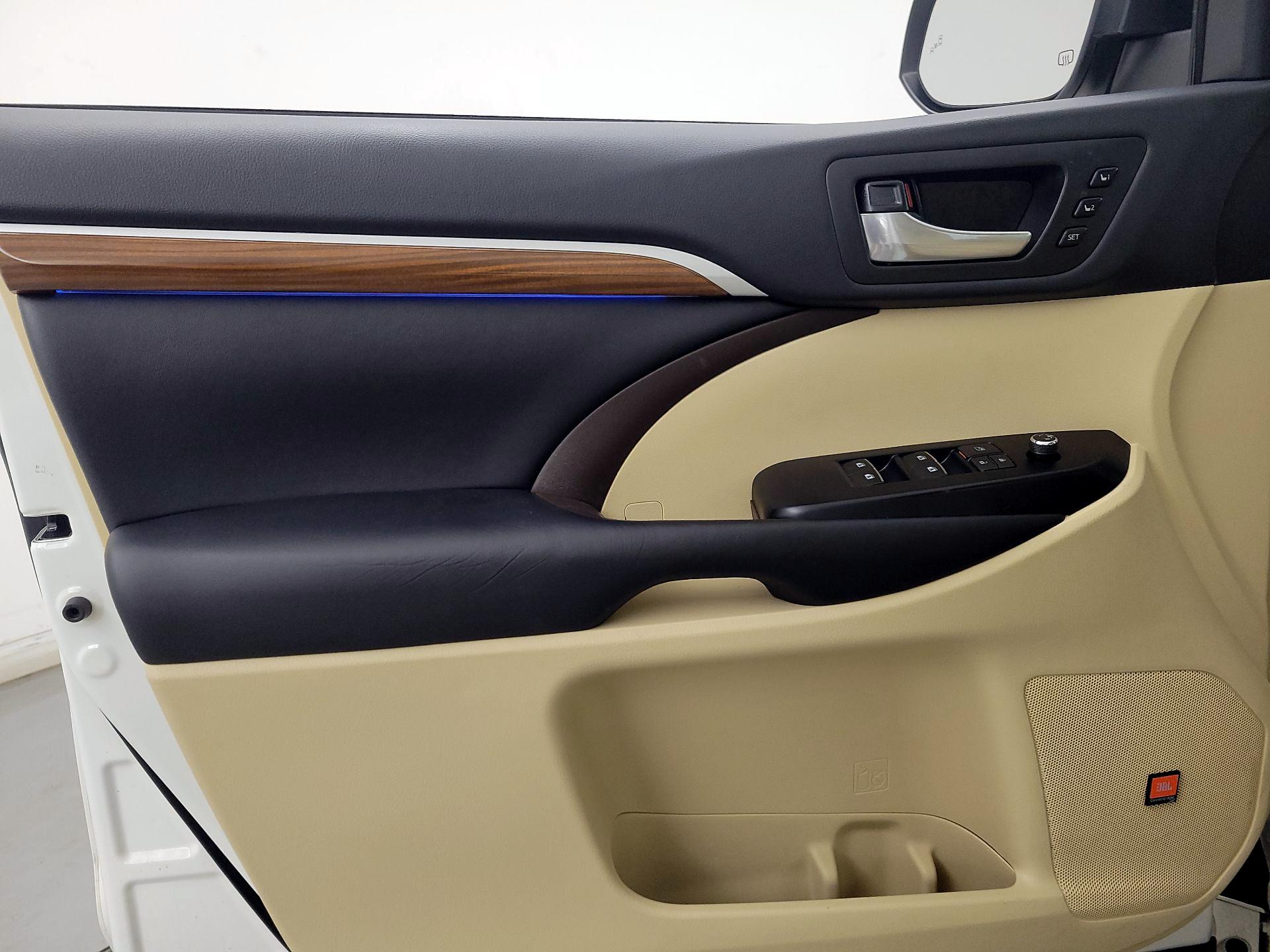 Thumbnail: 2018 Toyota Highlander - 12