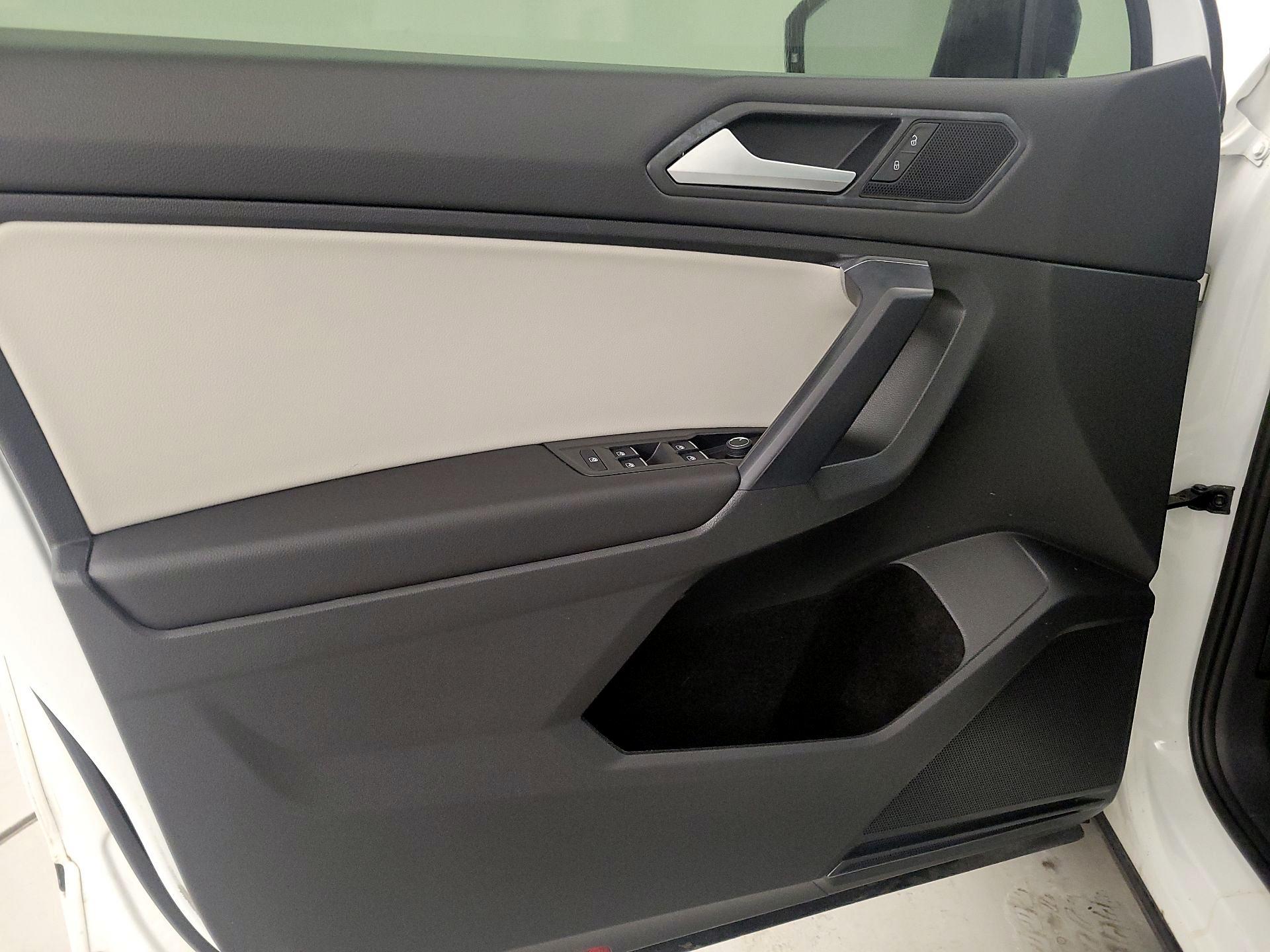 Thumbnail: 2021 Volkswagen Tiguan - 12