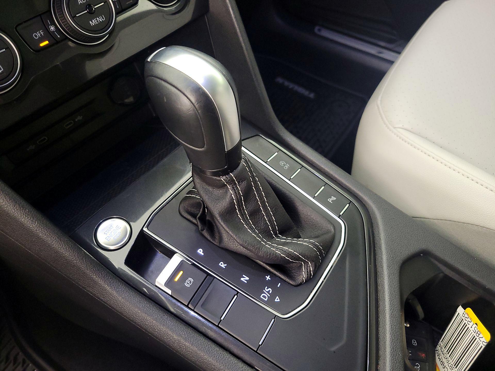 Thumbnail: 2021 Volkswagen Tiguan - 17