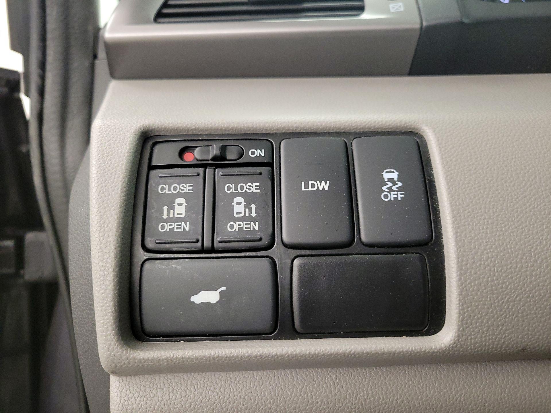 Thumbnail: 2015 Honda Odyssey - 13