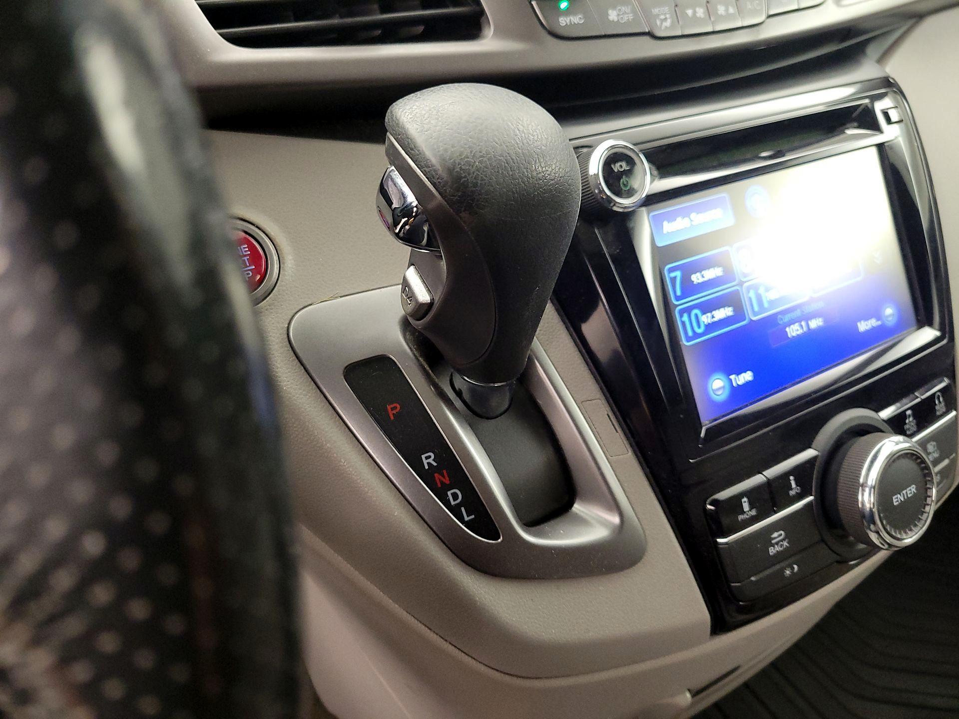 Thumbnail: 2015 Honda Odyssey - 17