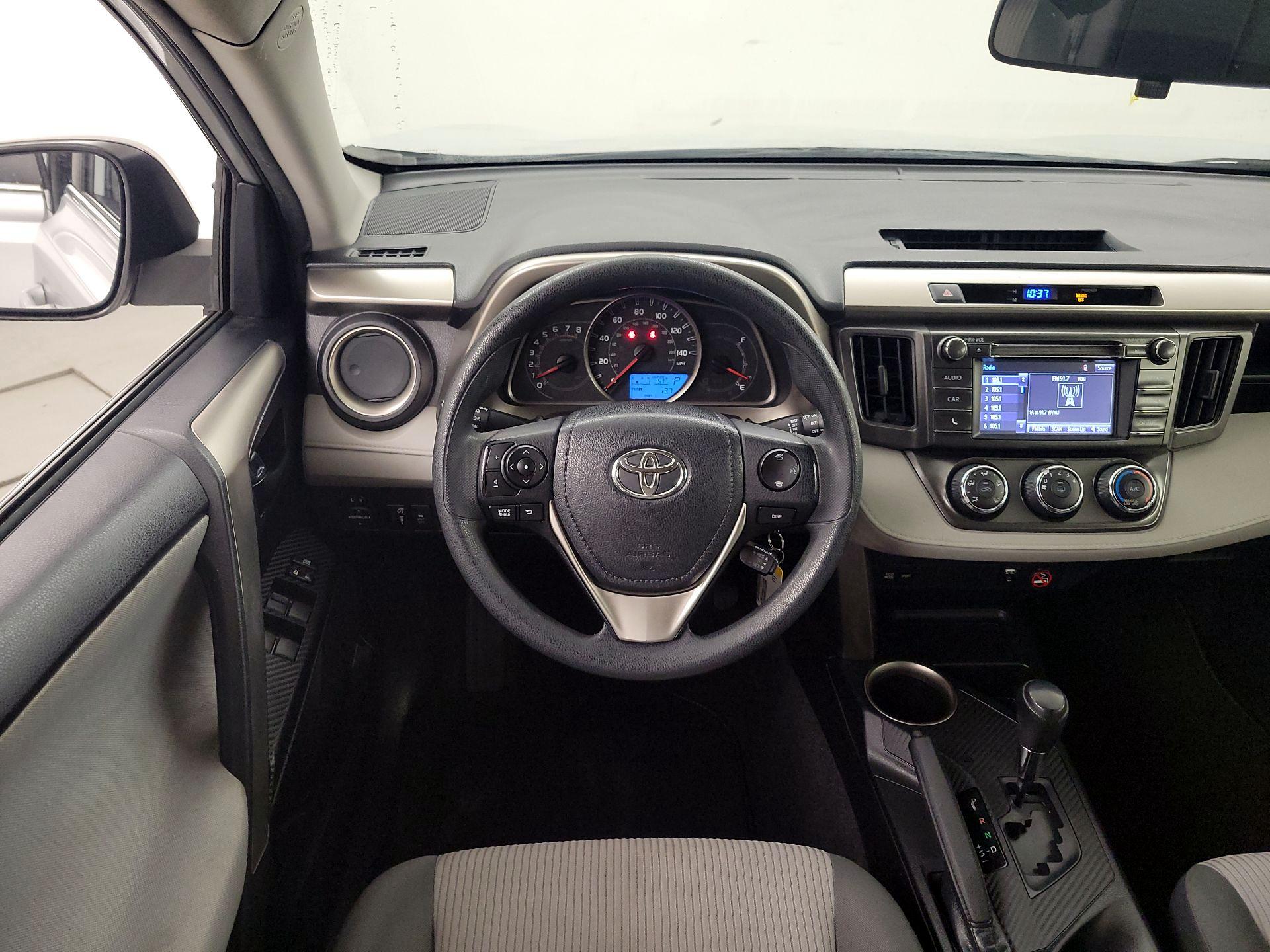 Thumbnail: 2015 Toyota RAV4 - 10