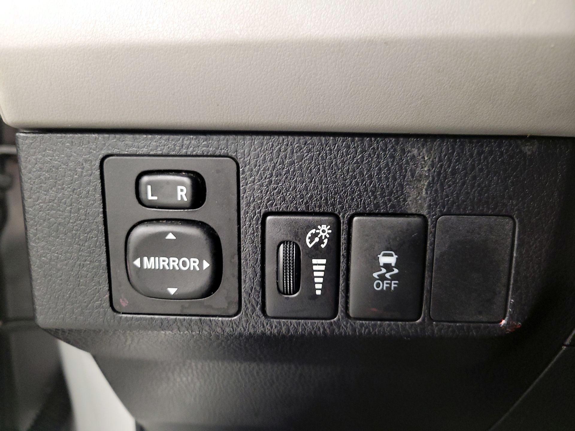 Thumbnail: 2015 Toyota RAV4 - 13