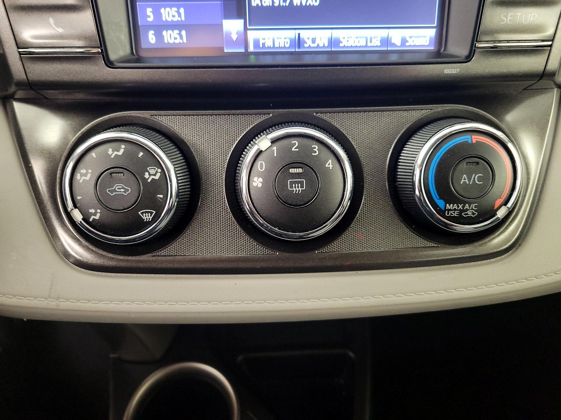 Thumbnail: 2015 Toyota RAV4 - 16