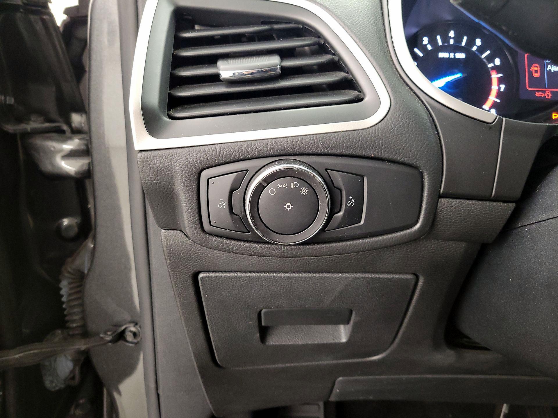 Thumbnail: 2016 Ford Edge - 13