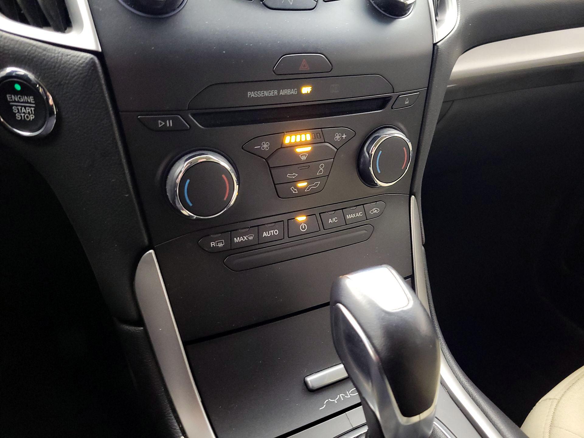 Thumbnail: 2016 Ford Edge - 16