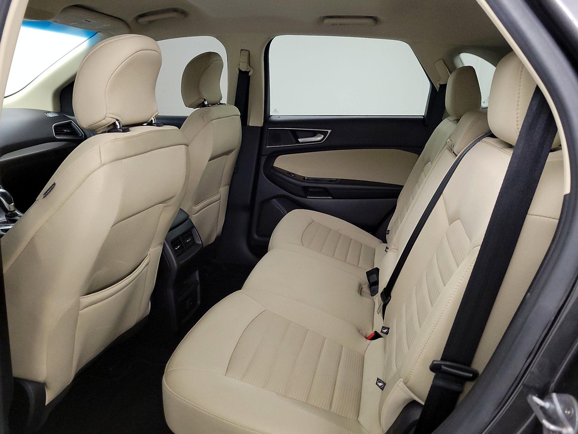 Thumbnail: 2016 Ford Edge - 18