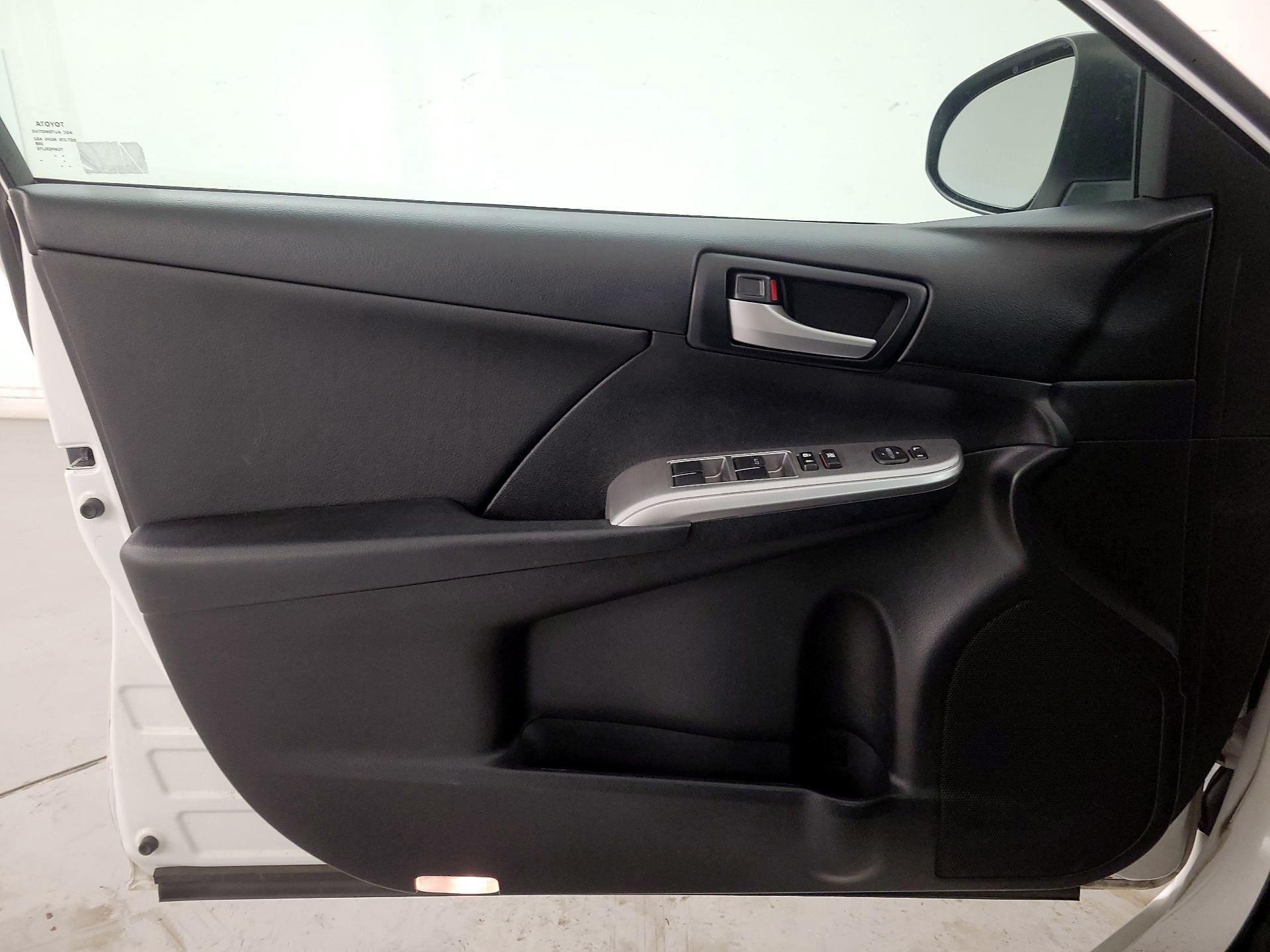 Thumbnail: 2014 Toyota Camry - 12