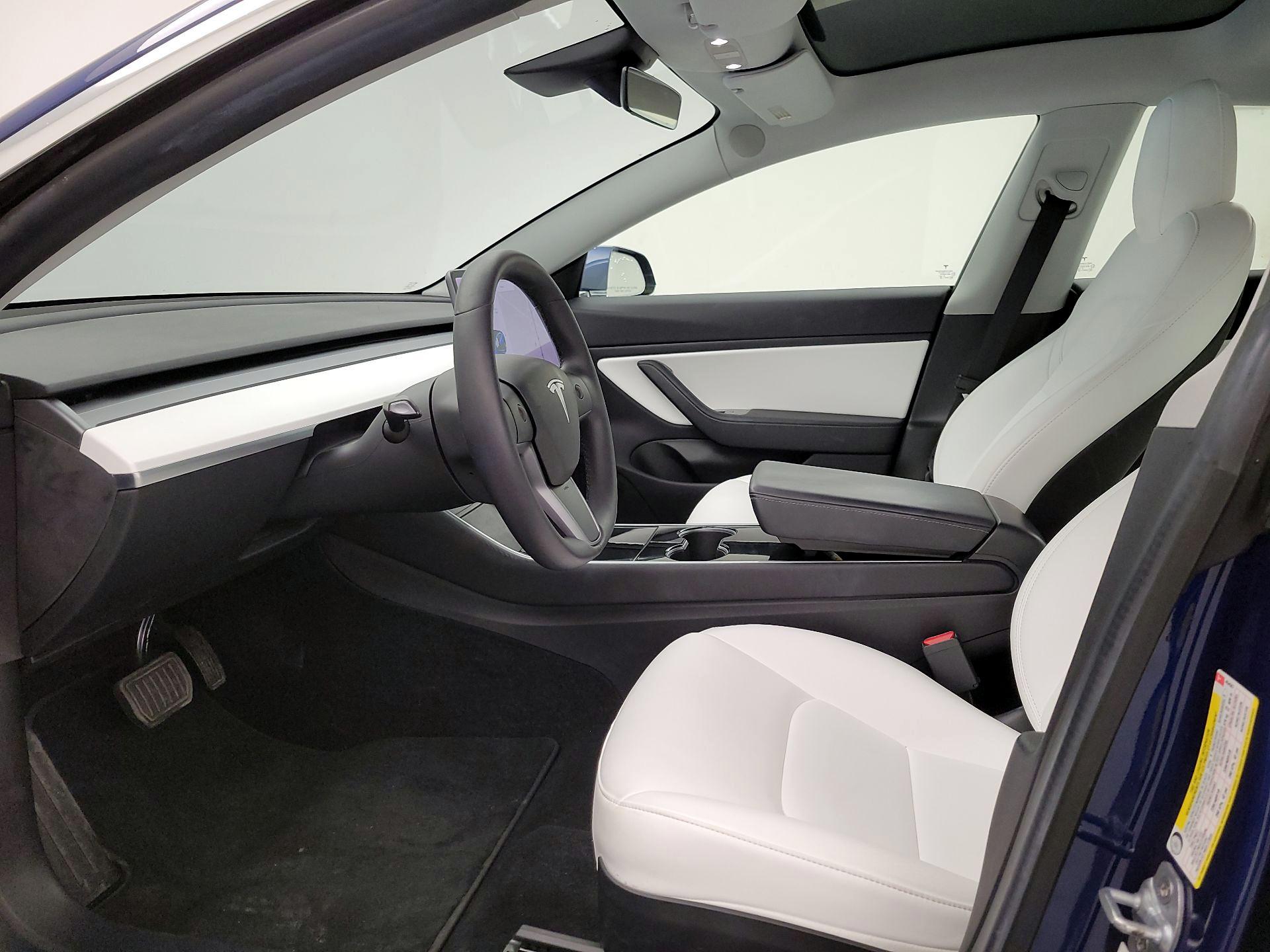 Thumbnail: 2019 Tesla Model 3 - 11