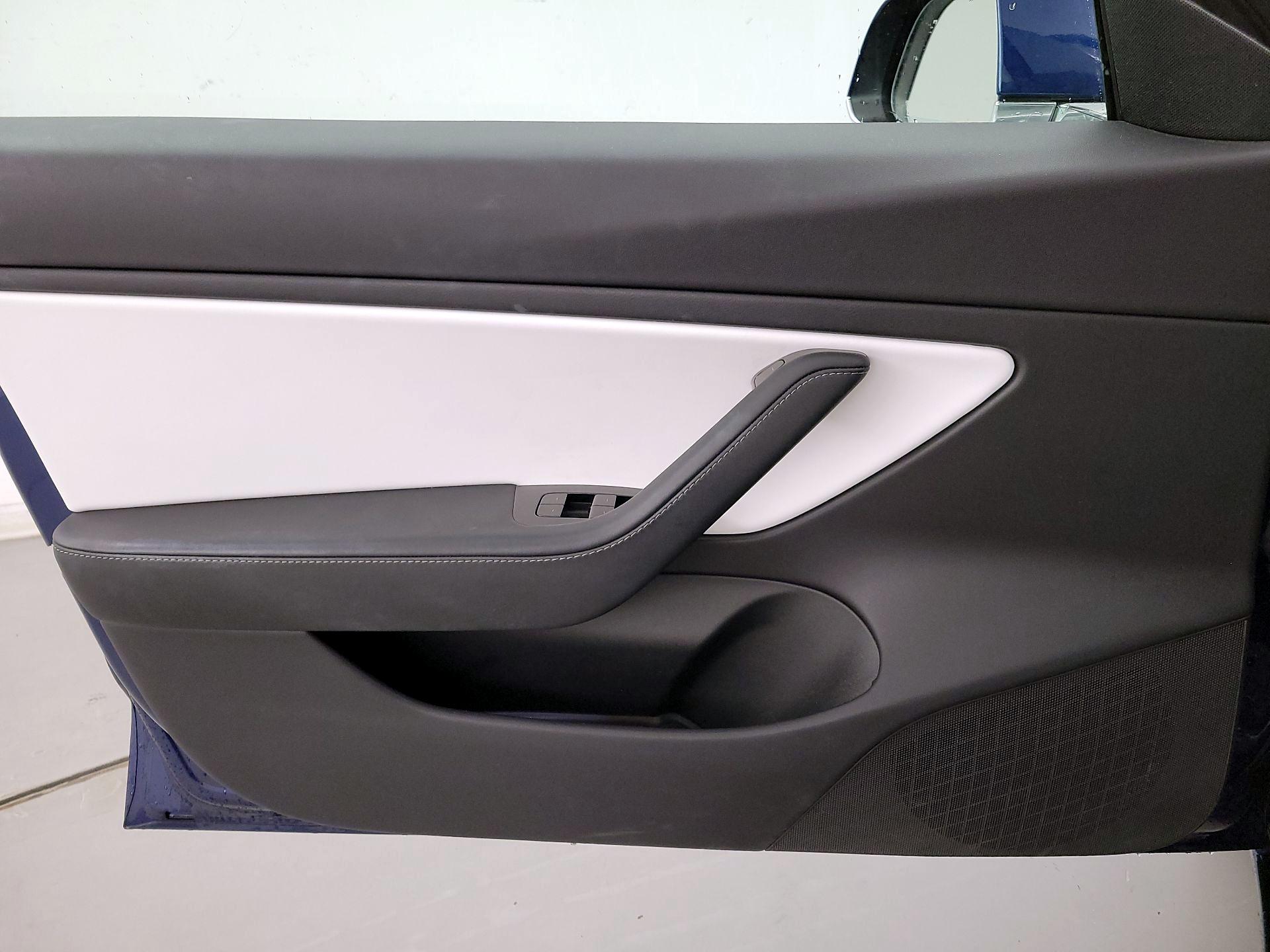 Thumbnail: 2019 Tesla Model 3 - 12