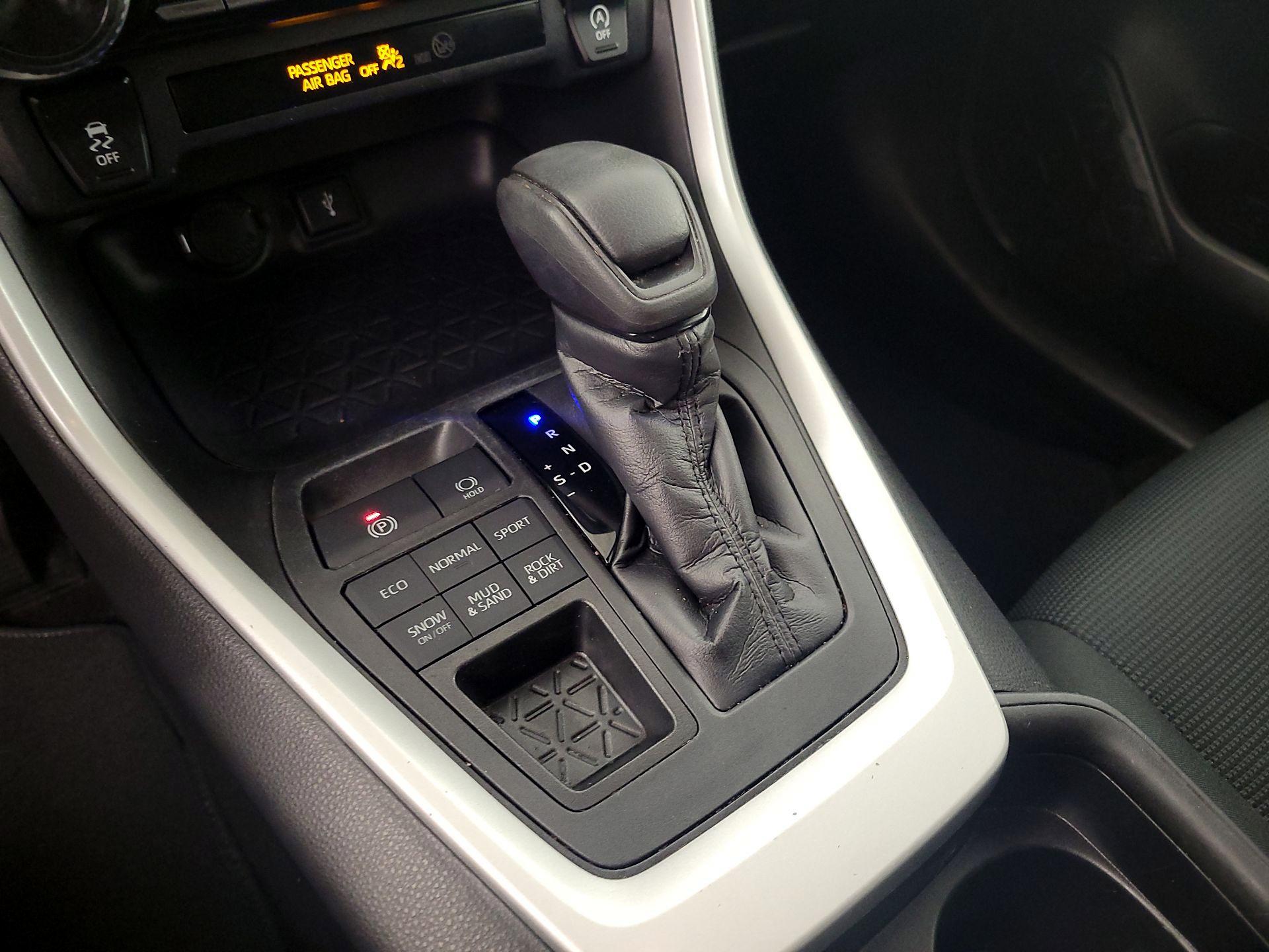 Thumbnail: 2020 Toyota RAV4 - 18