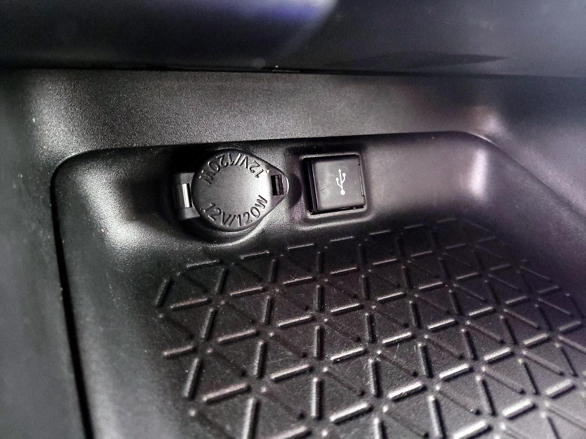 Thumbnail: 2020 Toyota RAV4 - 19