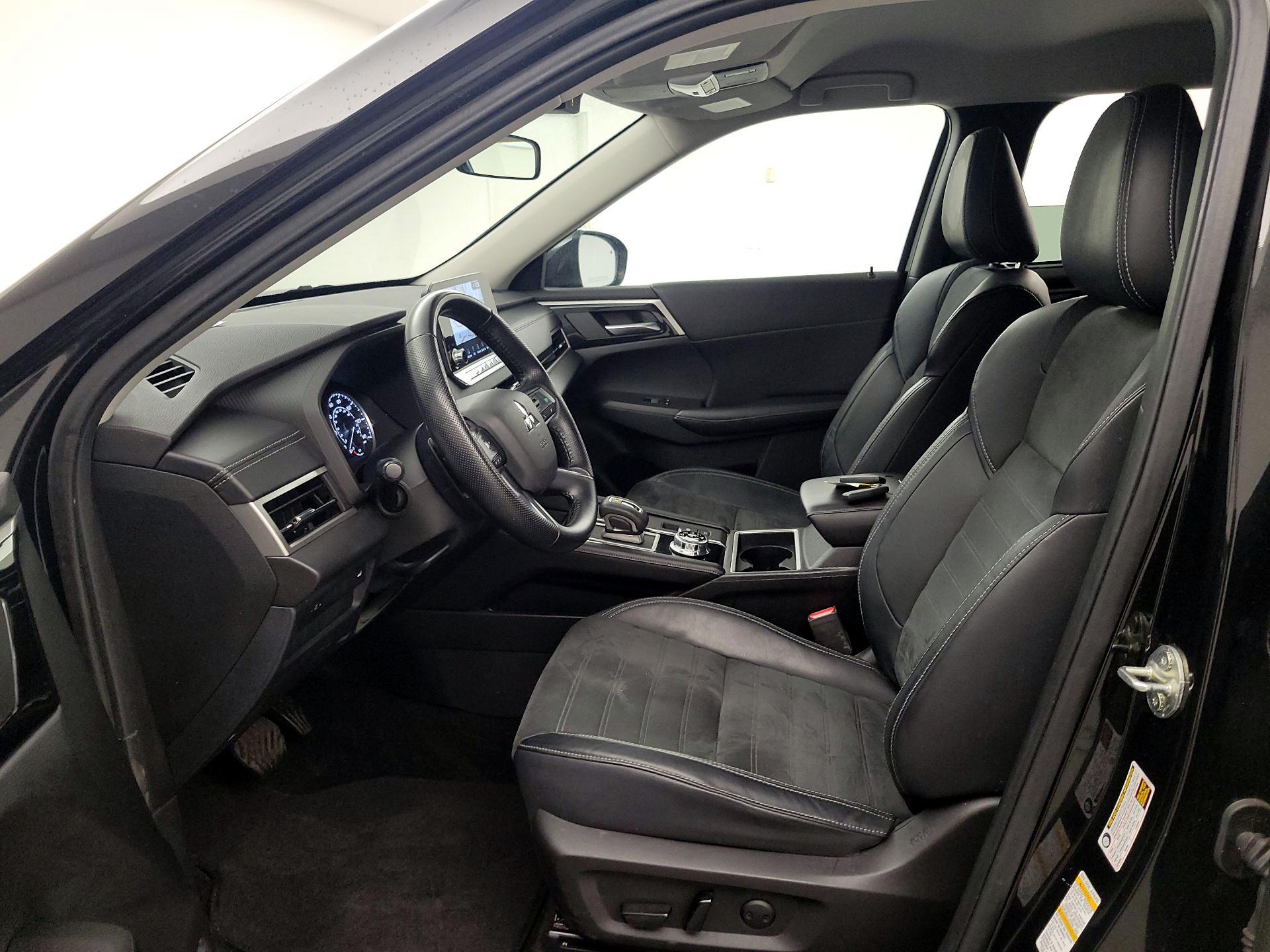 Thumbnail: 2022 Mitsubishi Outlander - 11