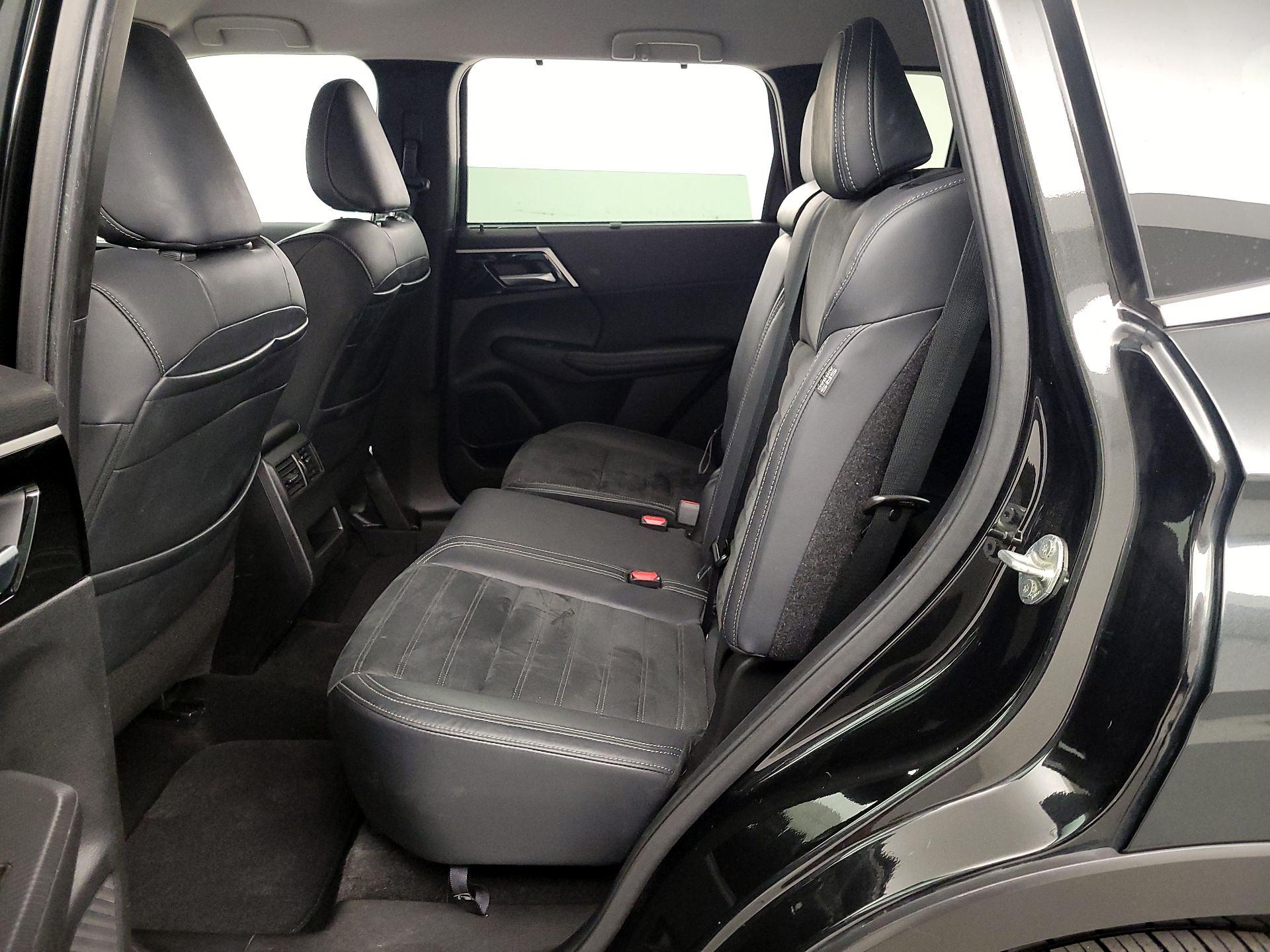 Thumbnail: 2022 Mitsubishi Outlander - 20