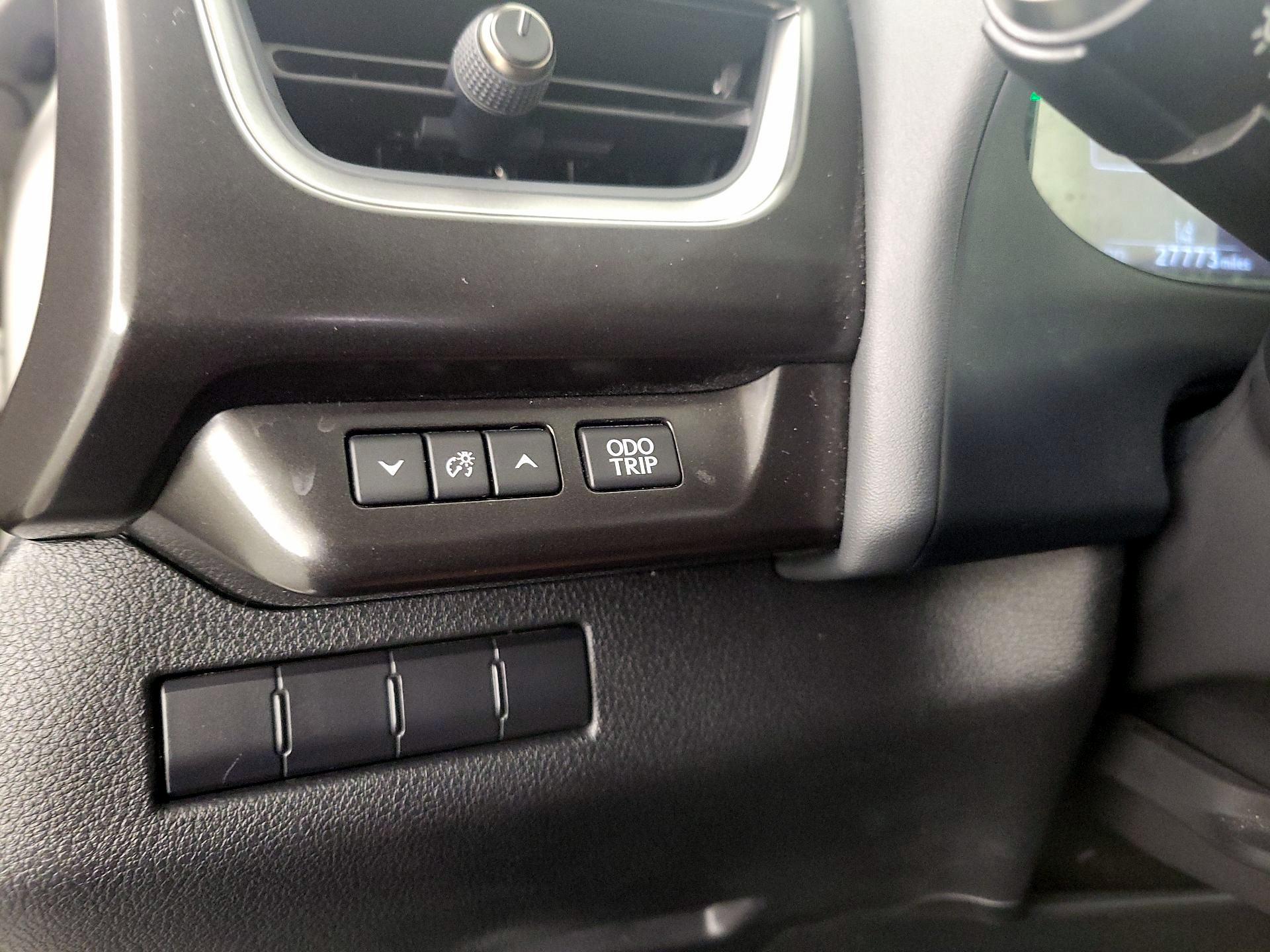 Thumbnail: 2022 Lexus UX - 13