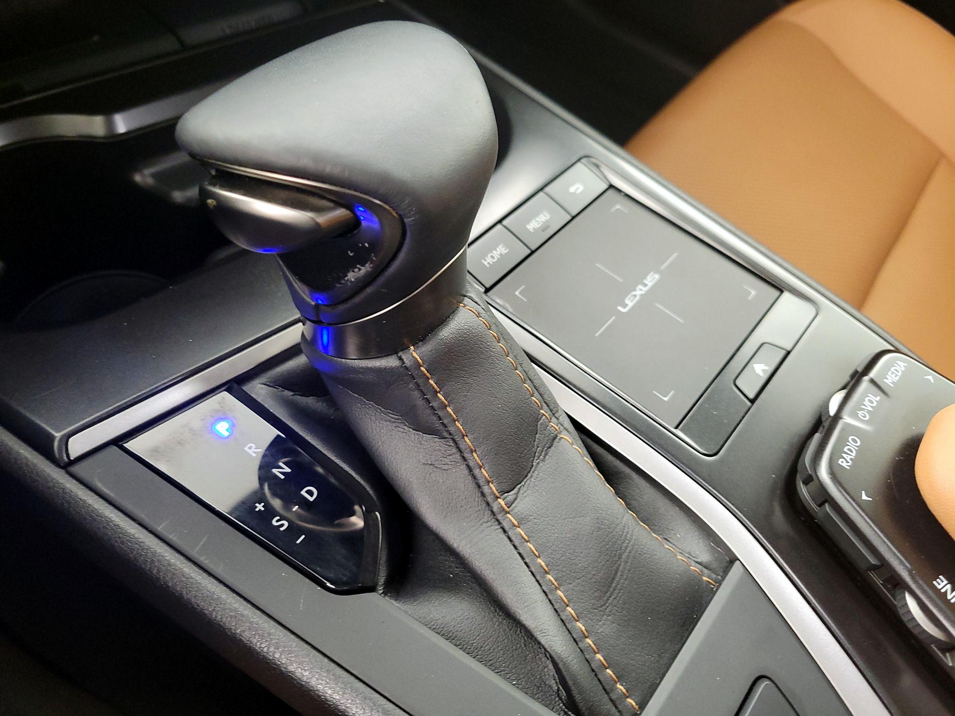 Thumbnail: 2022 Lexus UX - 17