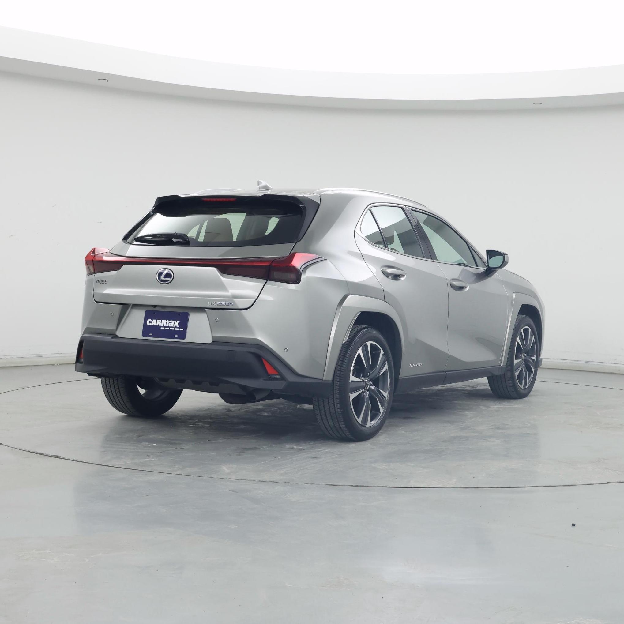 Thumbnail: 2022 Lexus UX - 8