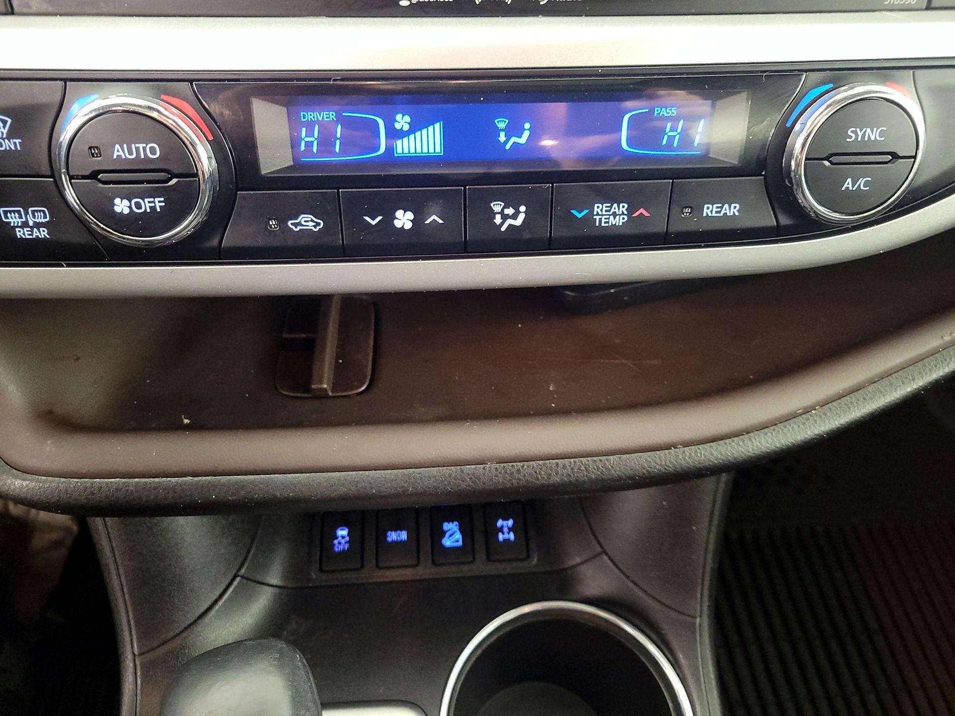 Thumbnail: 2019 Toyota Highlander - 17