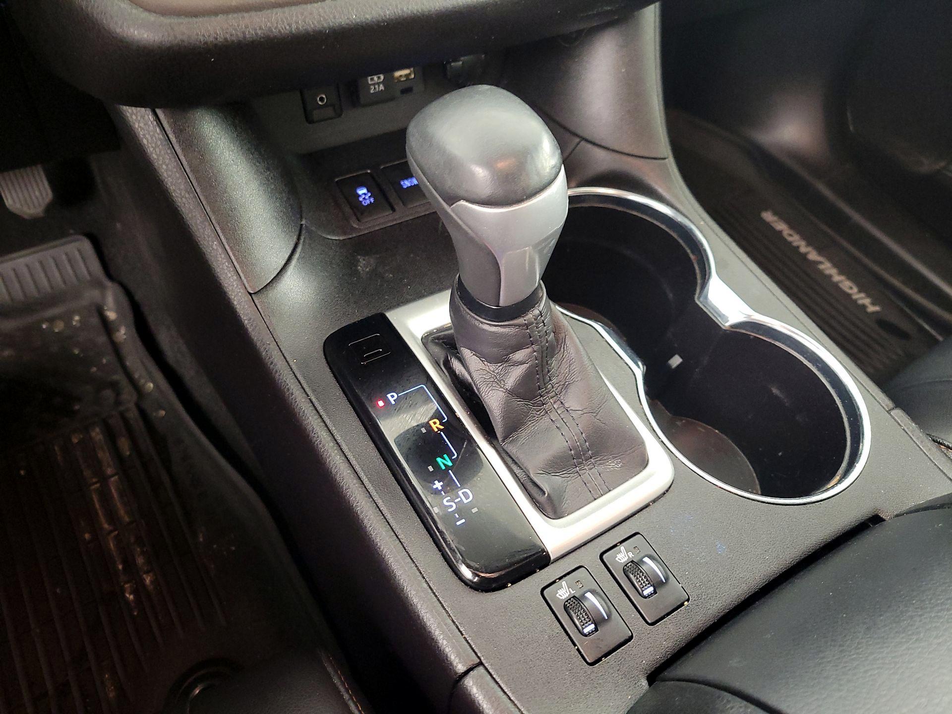 Thumbnail: 2019 Toyota Highlander - 18