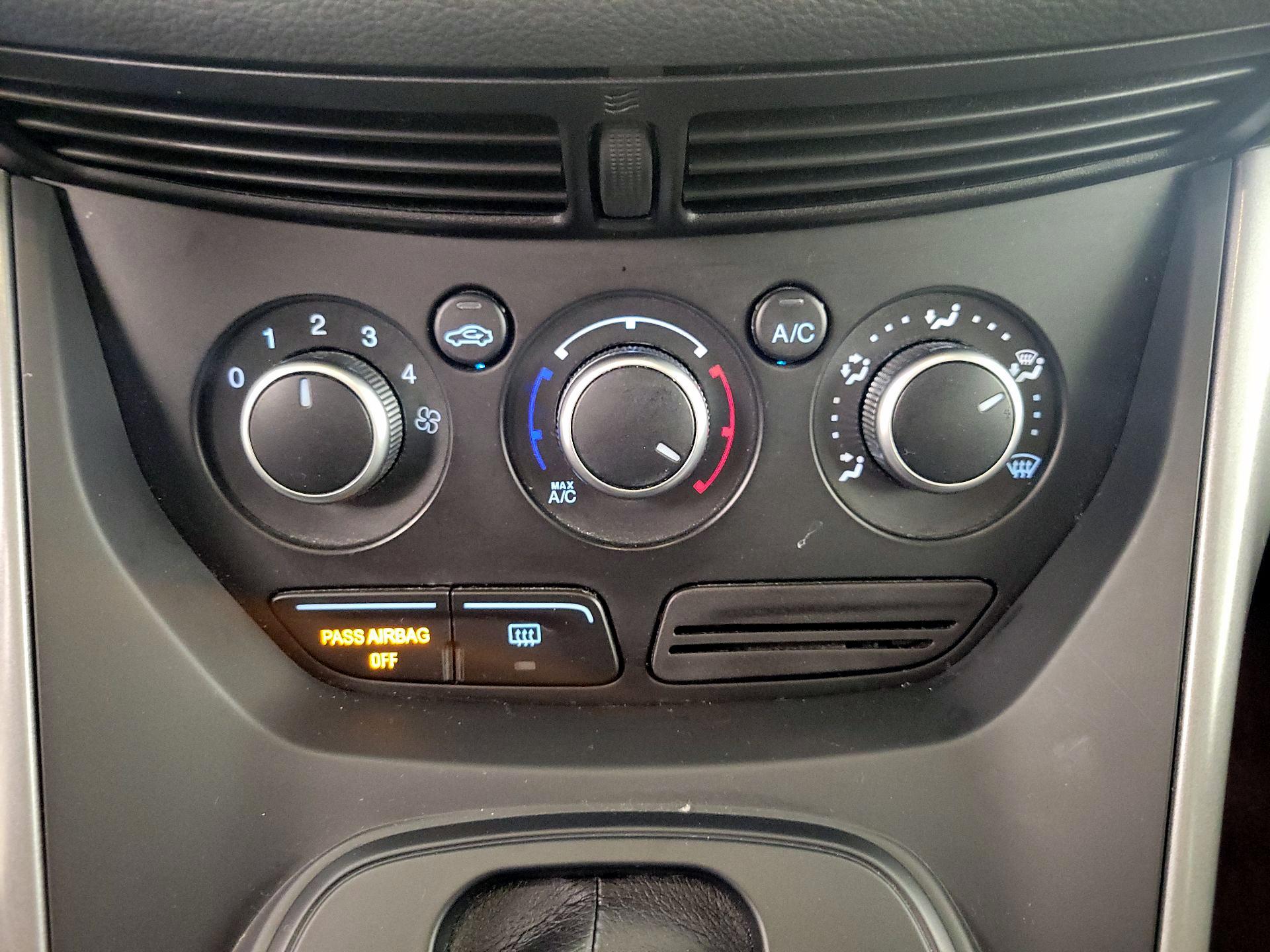 Thumbnail: 2015 Ford Escape - 16