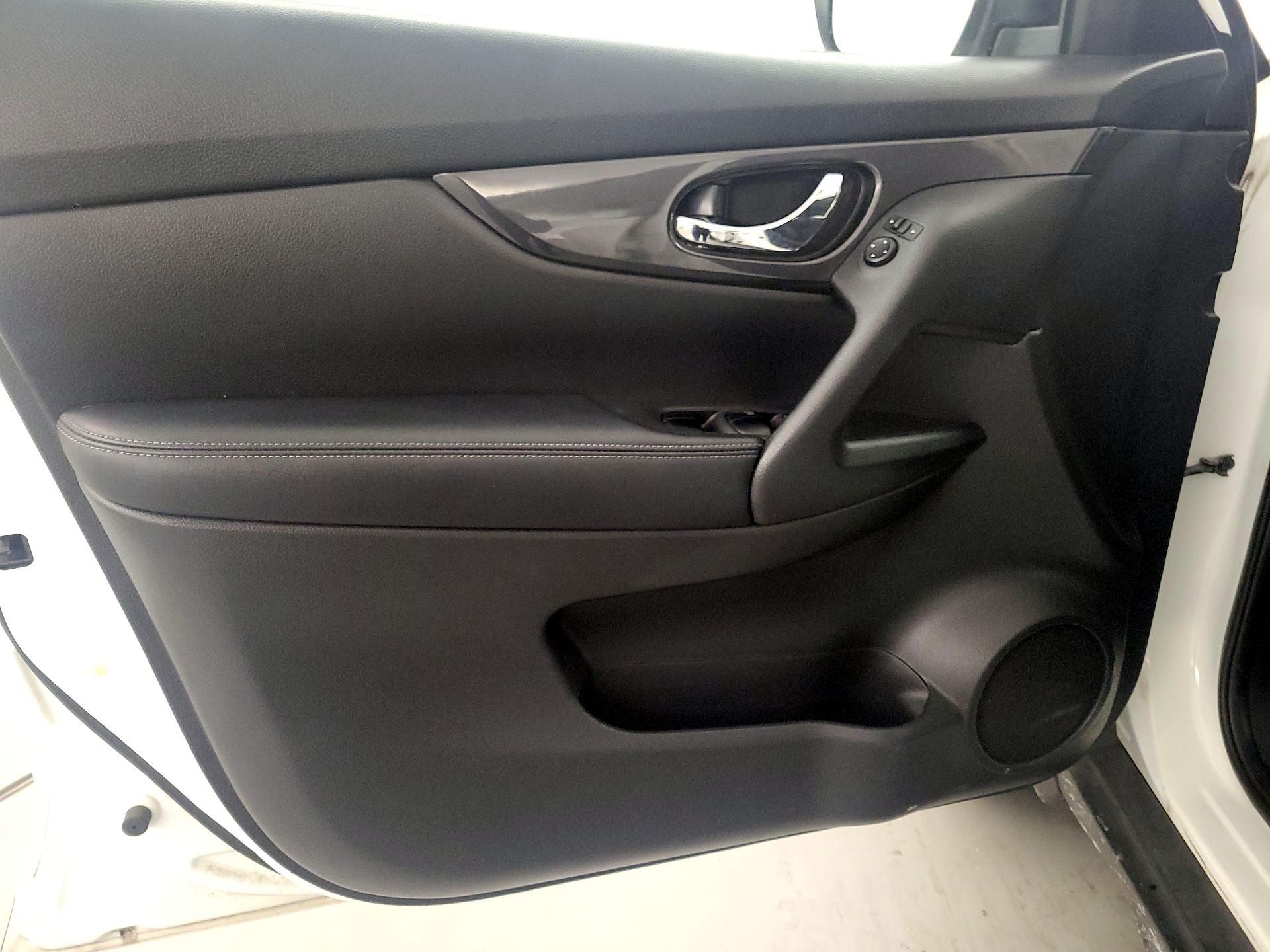 Thumbnail: 2018 Nissan Rogue - 12