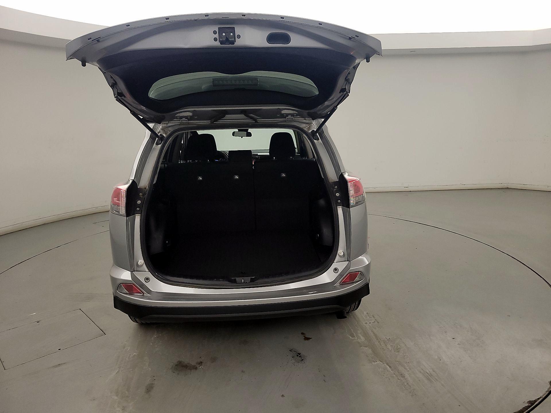 Thumbnail: 2018 Toyota RAV4 - 20