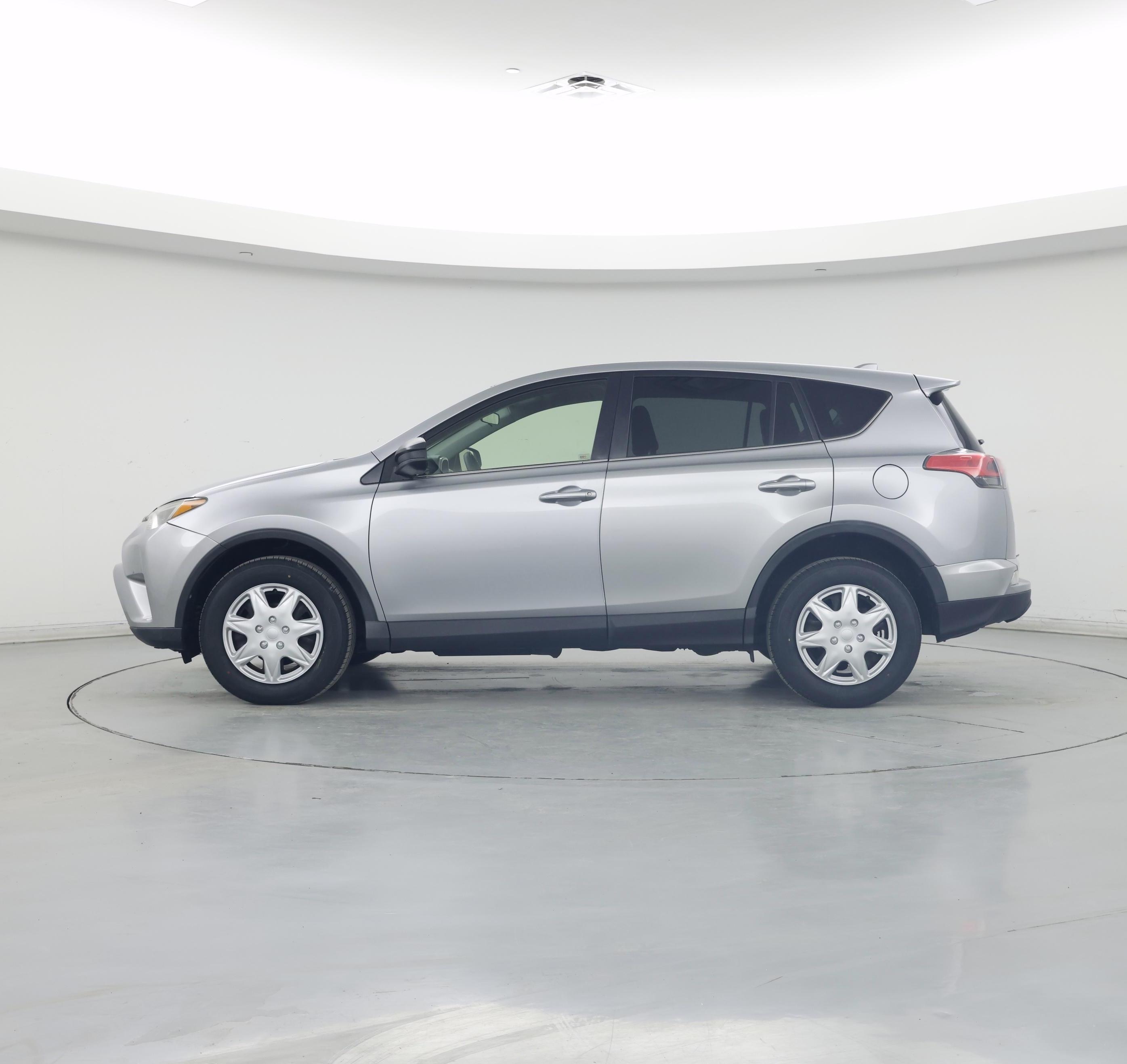 Thumbnail: 2018 Toyota RAV4 - 3