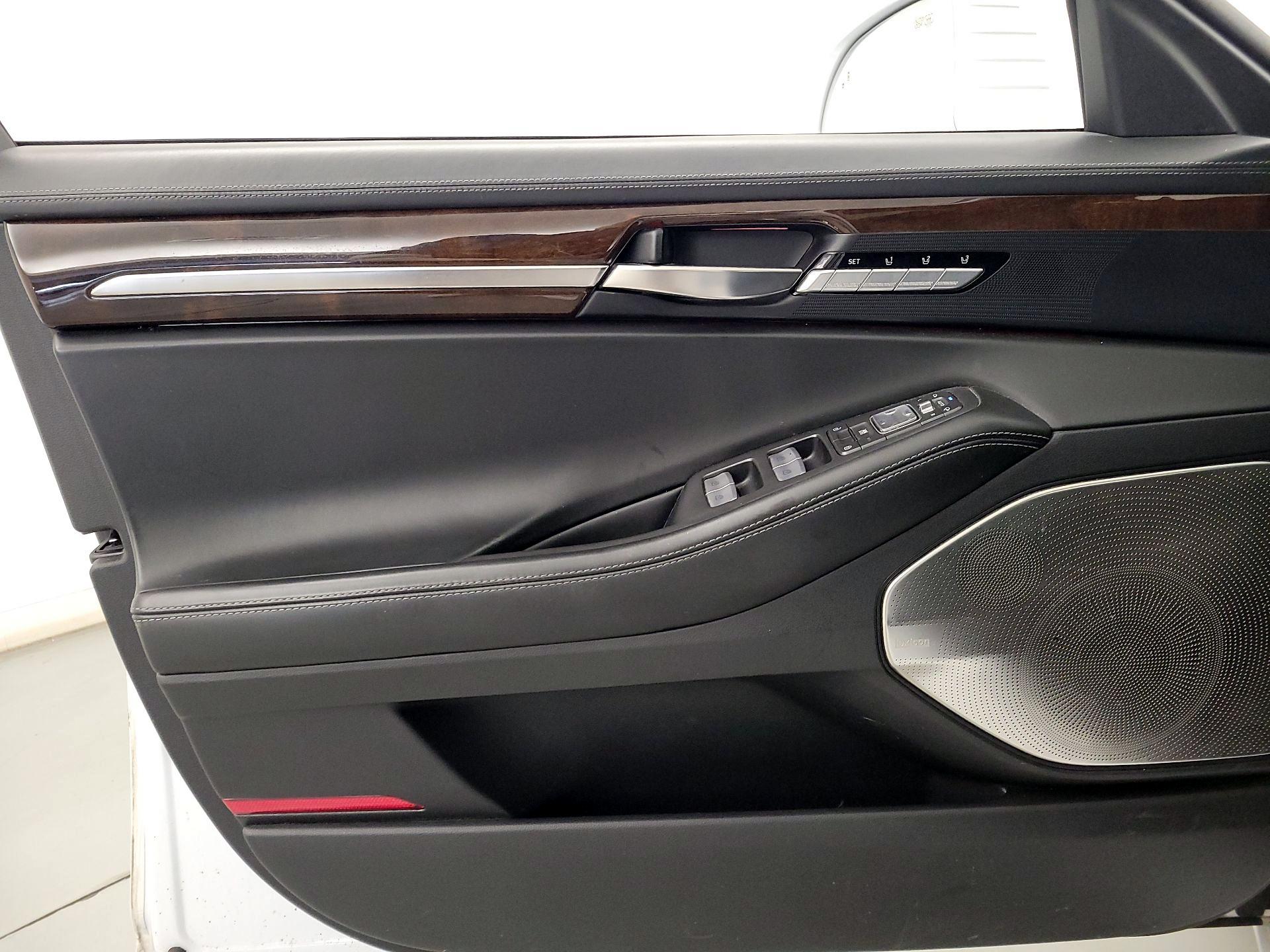 Thumbnail: 2018 Genesis G90 - 12