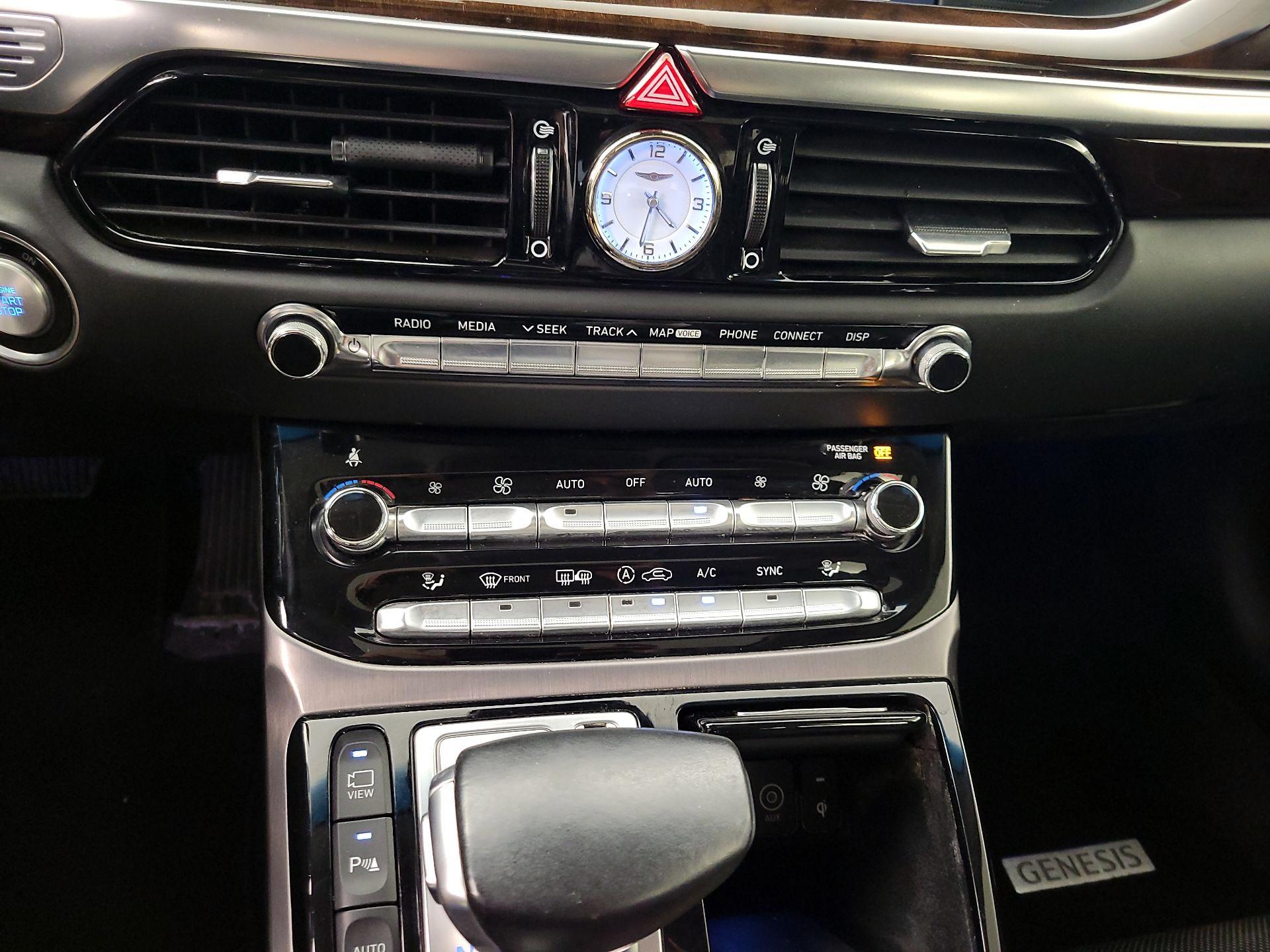 Thumbnail: 2018 Genesis G90 - 17