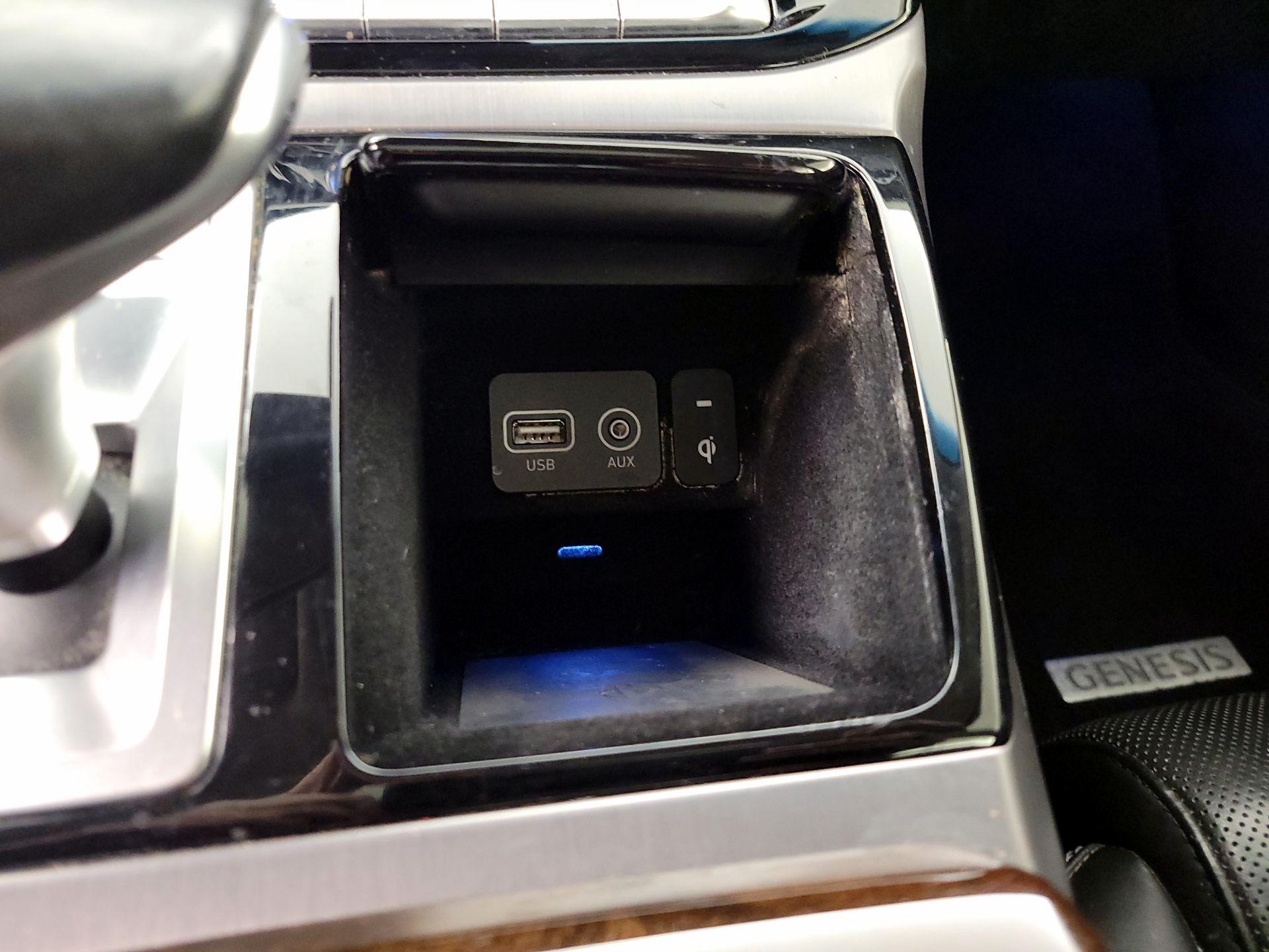 Thumbnail: 2018 Genesis G90 - 19