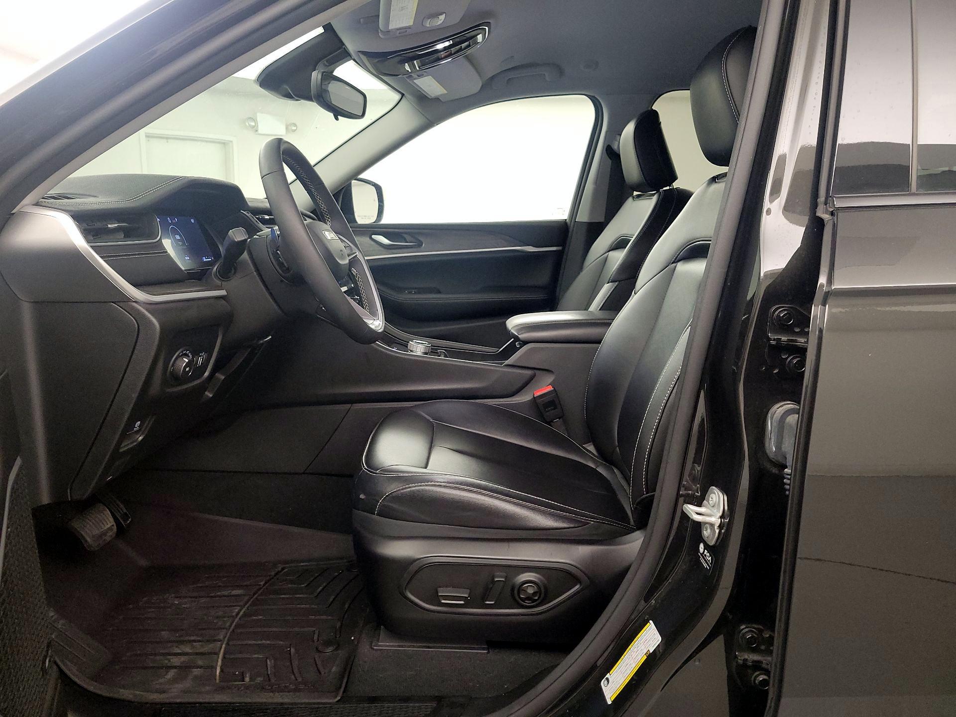 Thumbnail: 2024 Jeep Grand Cherokee - 11