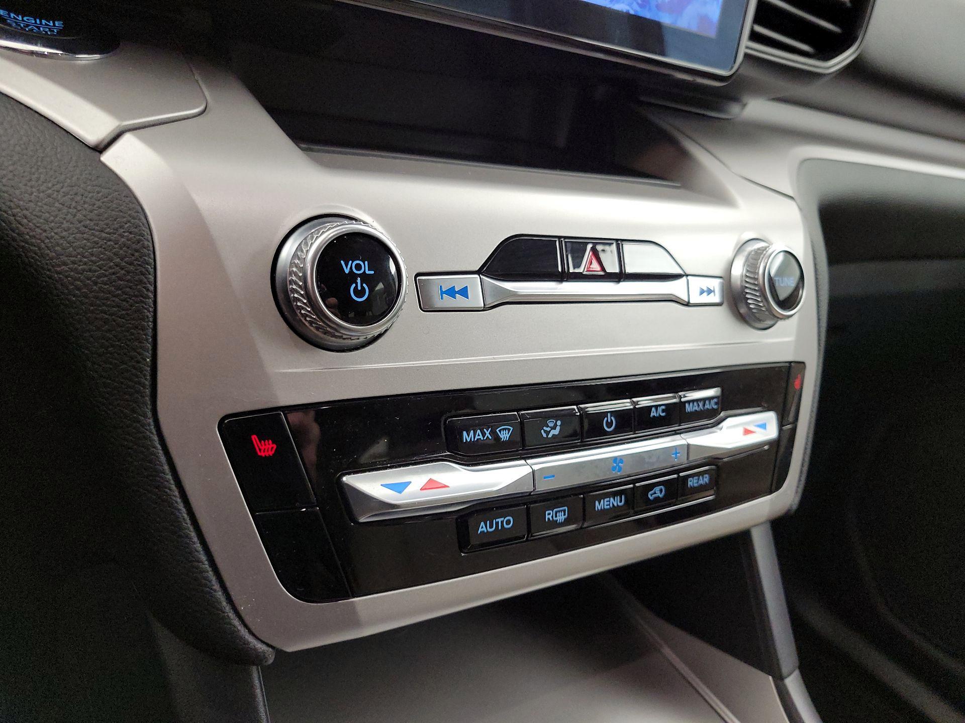 Thumbnail: 2022 Ford Explorer - 16