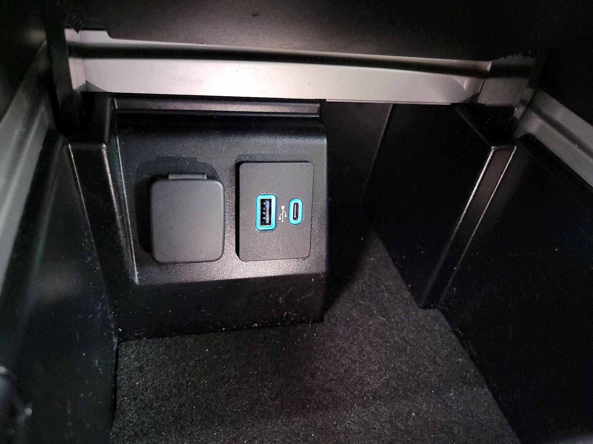 Thumbnail: 2022 Ford Explorer - 18