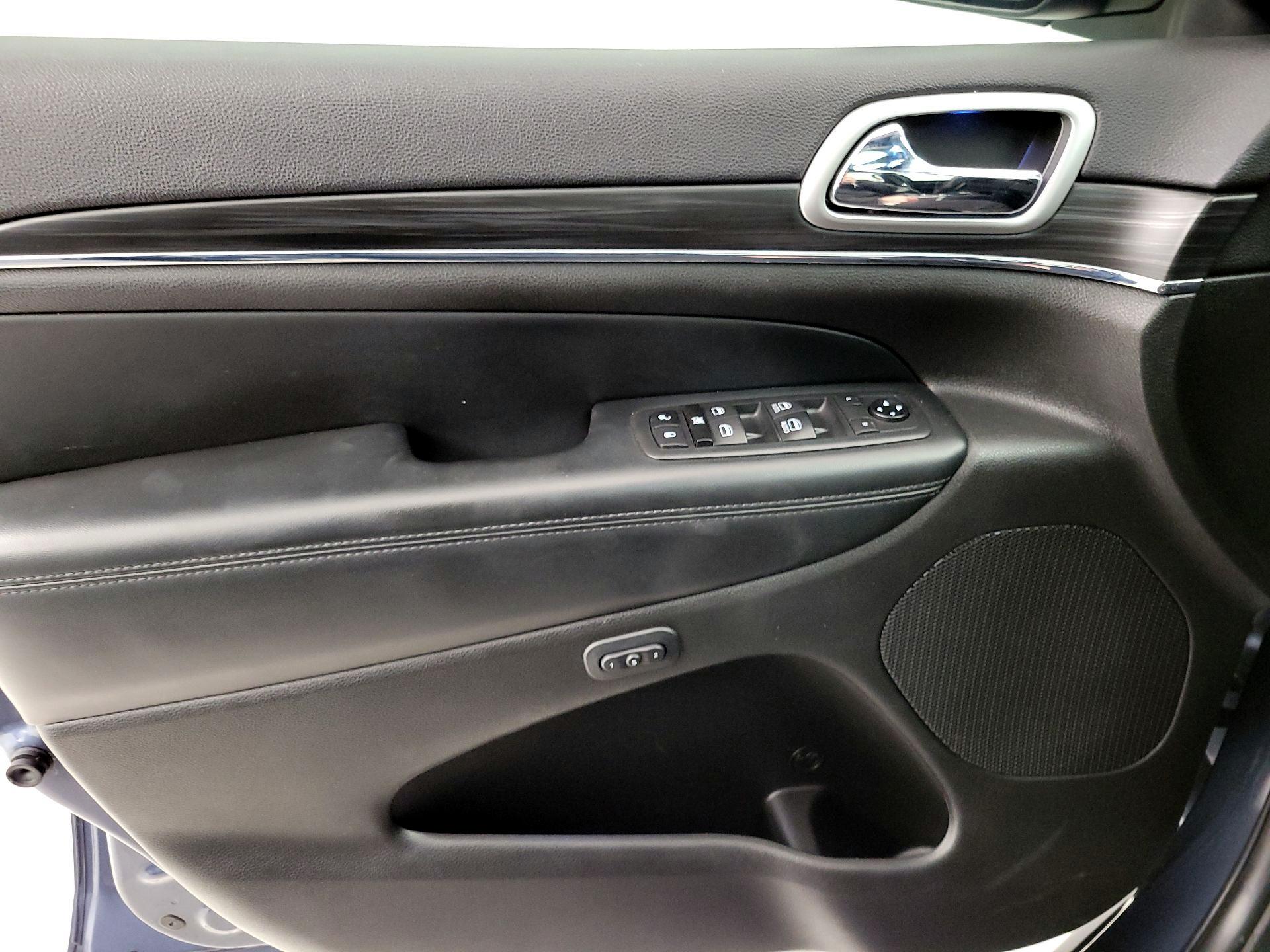 Thumbnail: 2020 Jeep Grand Cherokee - 12