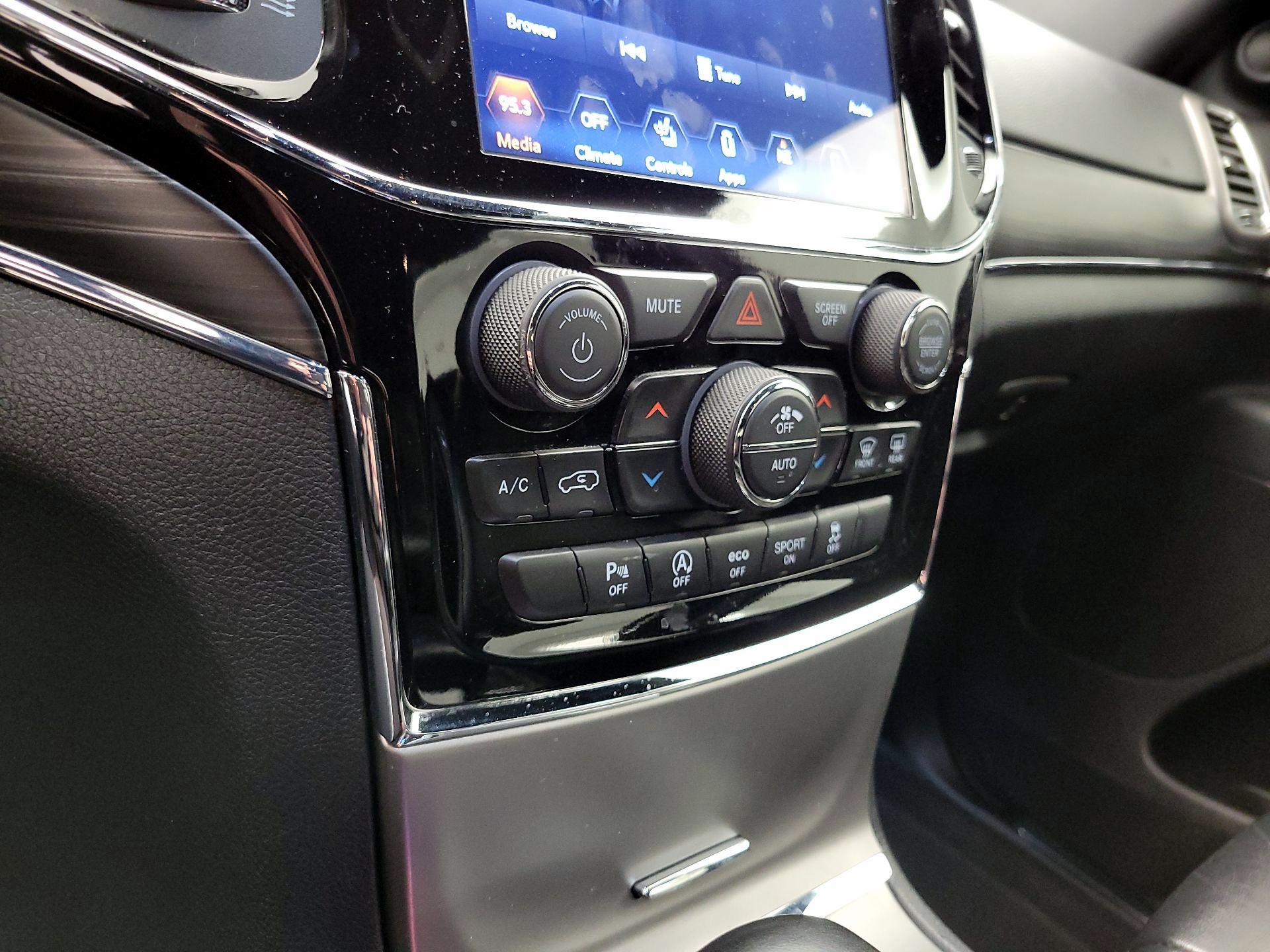 Thumbnail: 2020 Jeep Grand Cherokee - 17