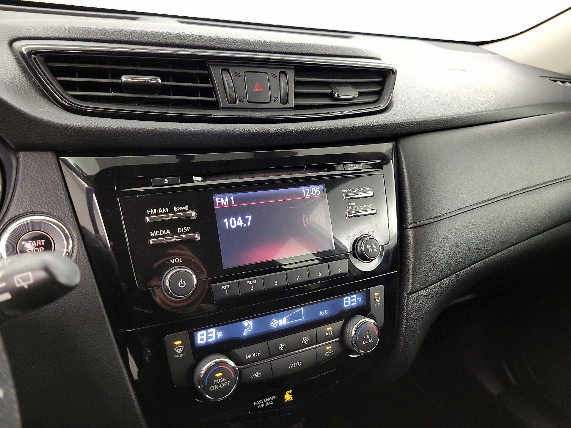 Thumbnail: 2017 Nissan Rogue - 15