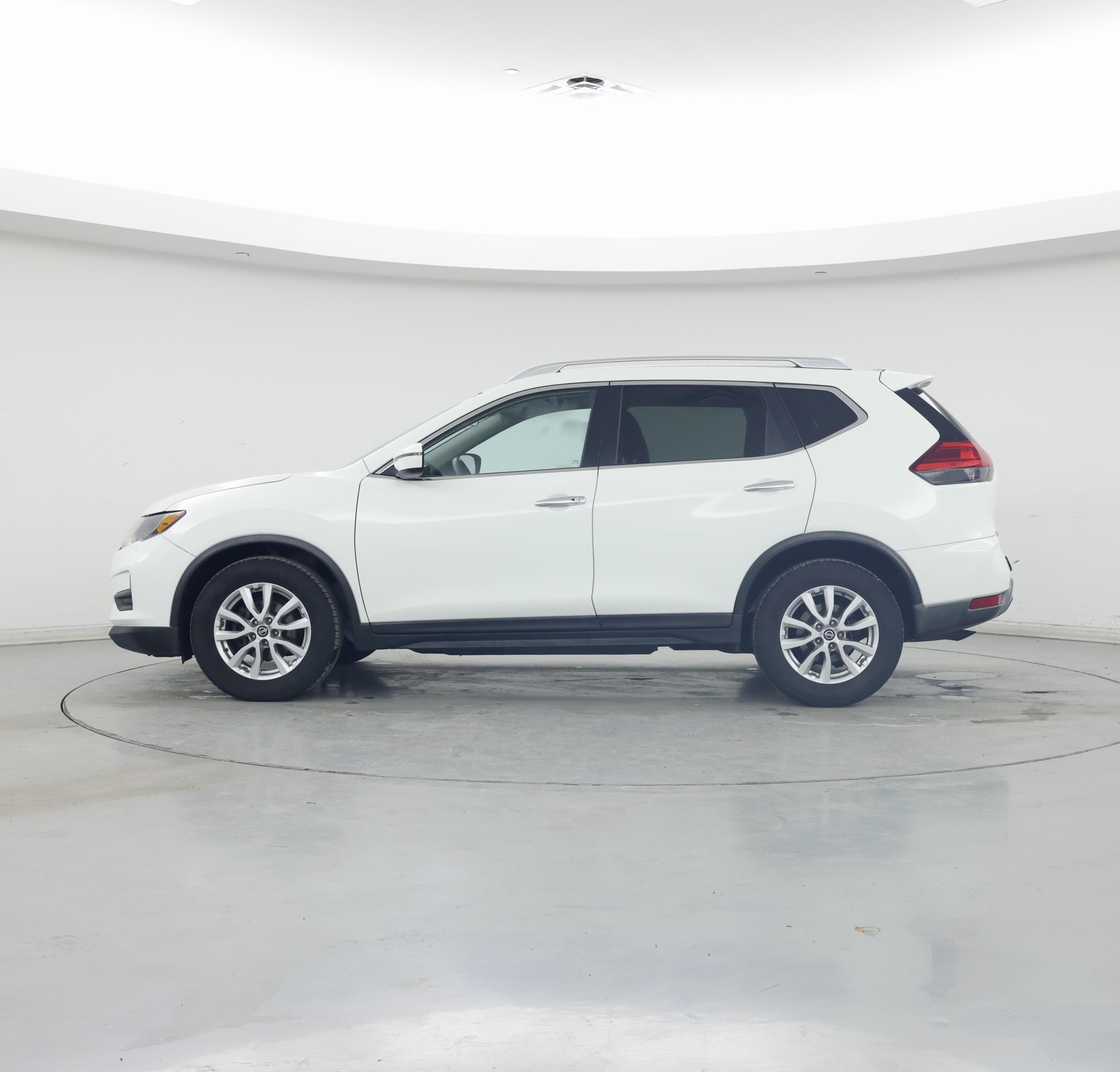 Thumbnail: 2017 Nissan Rogue - 3