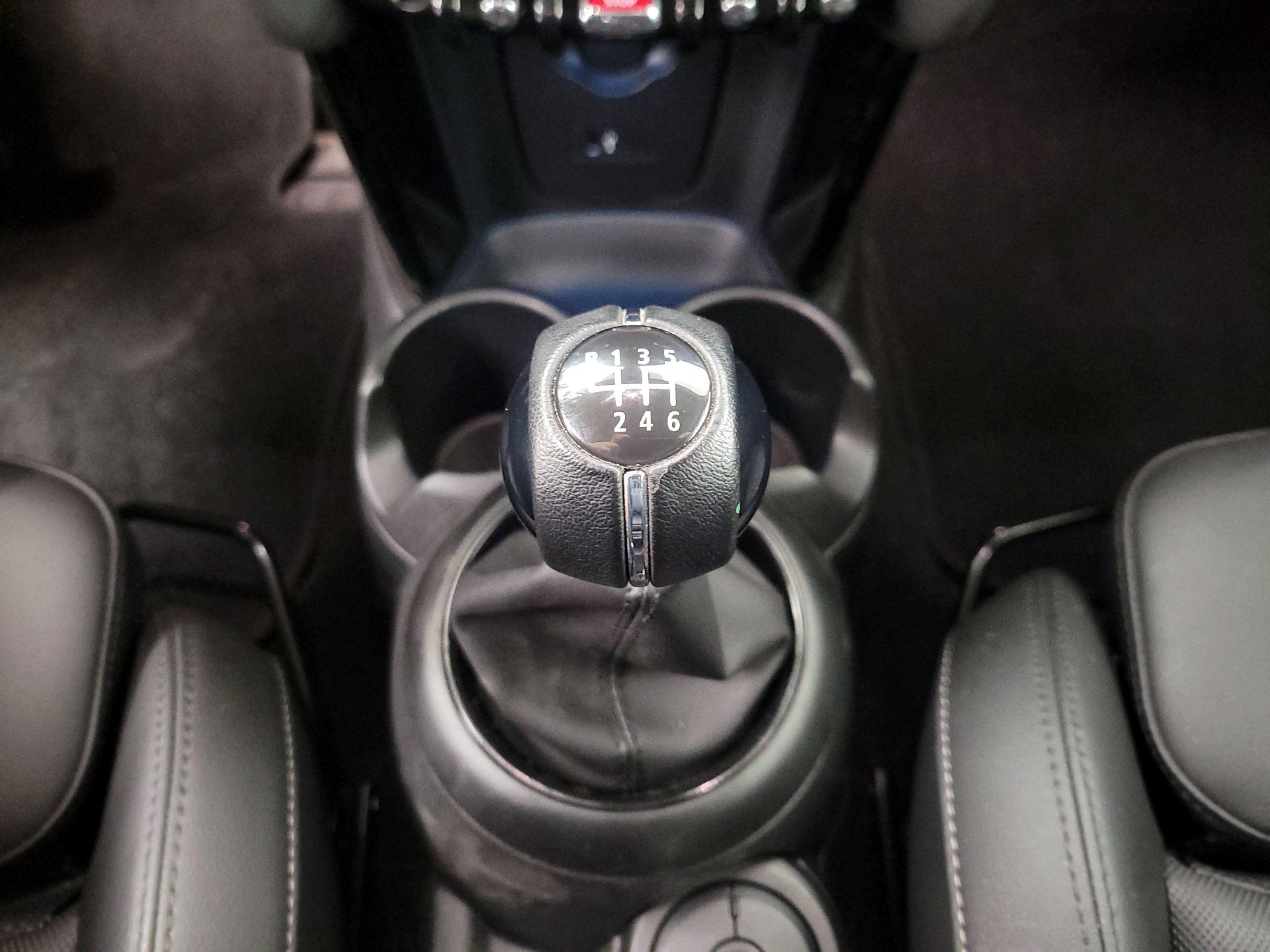 Thumbnail: 2022 MINI Cooper Hardtop - 17