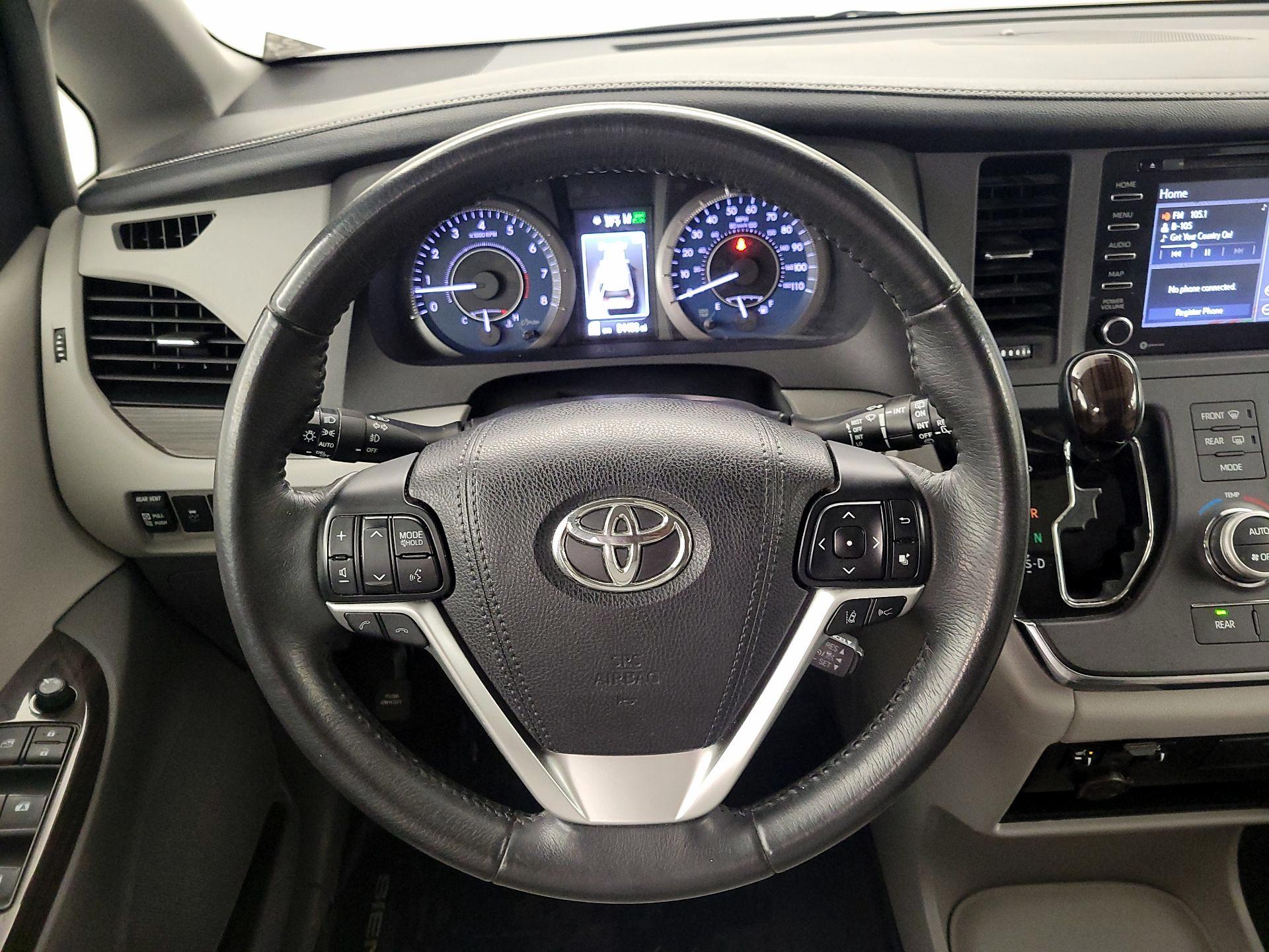 Thumbnail: 2018 Toyota Sienna - 10