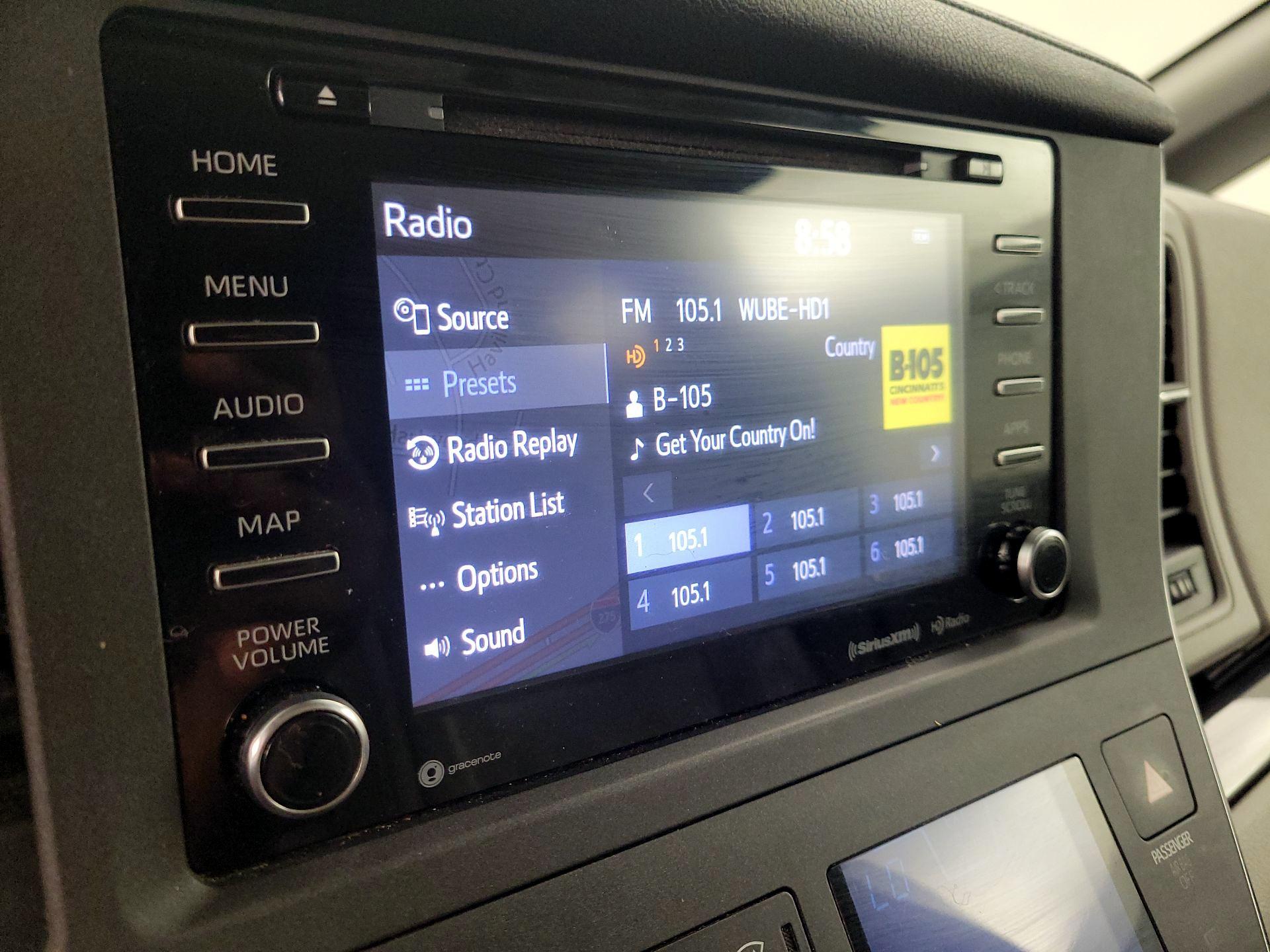 Thumbnail: 2018 Toyota Sienna - 16