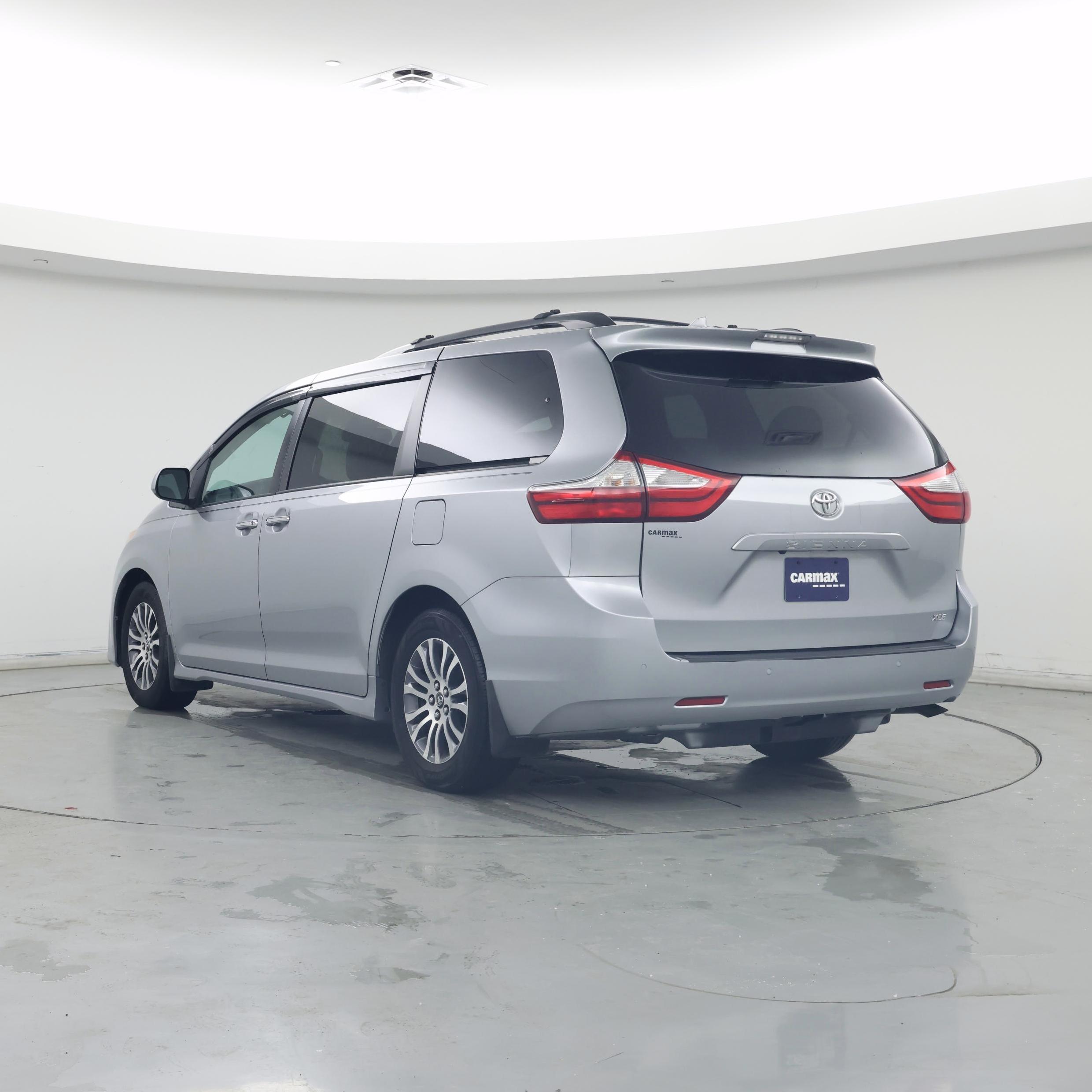Thumbnail: 2018 Toyota Sienna - 2