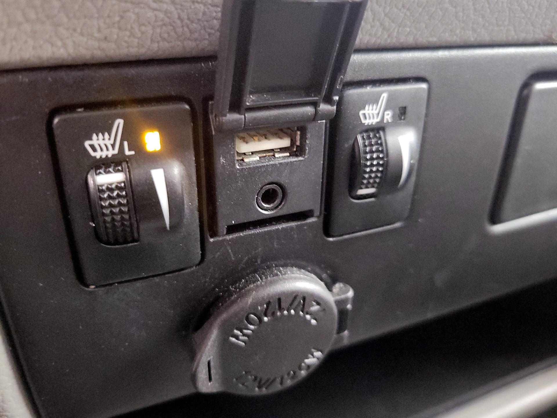 Thumbnail: 2018 Toyota Sienna - 19