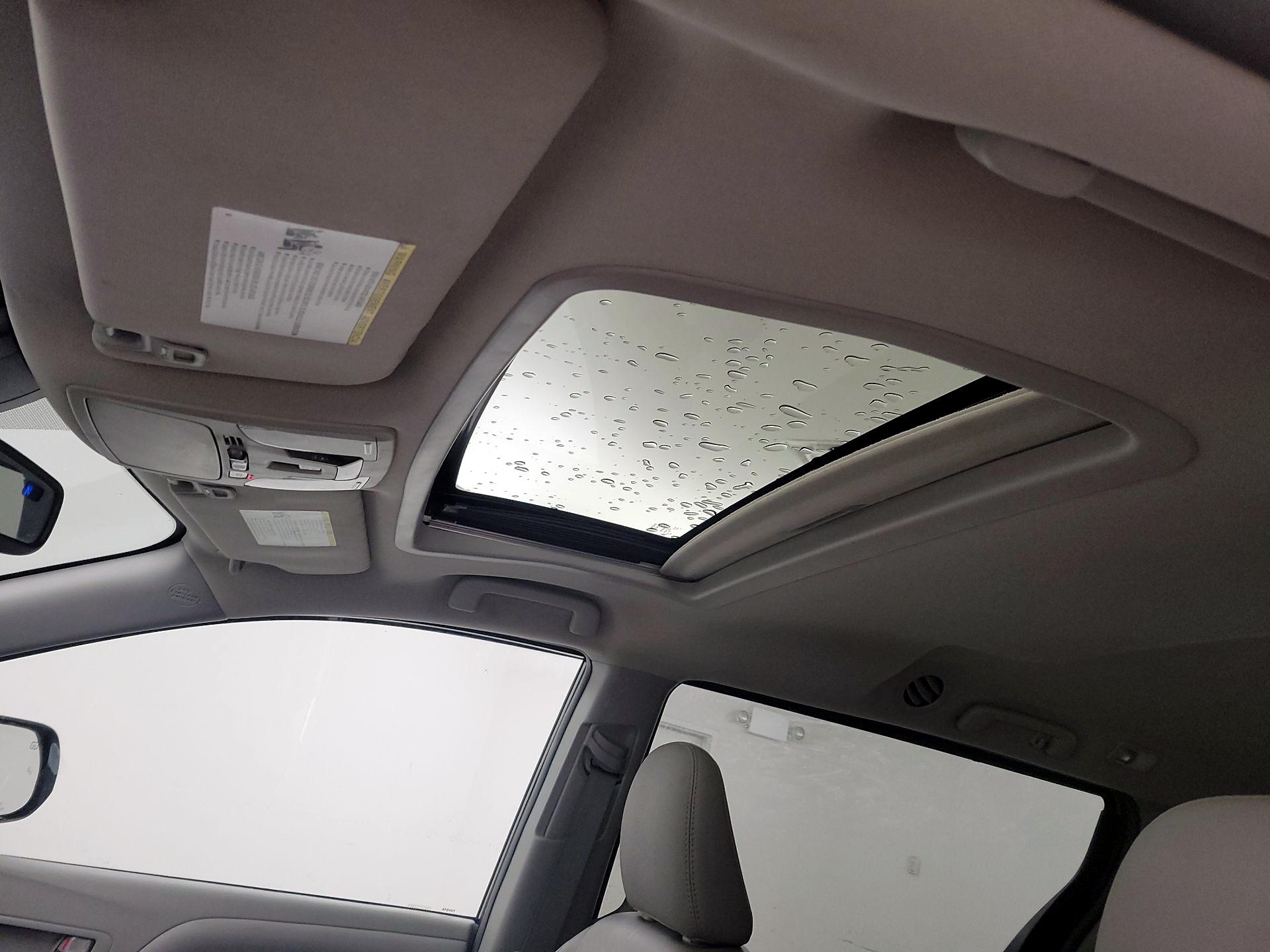 Thumbnail: 2018 Toyota Sienna - 20