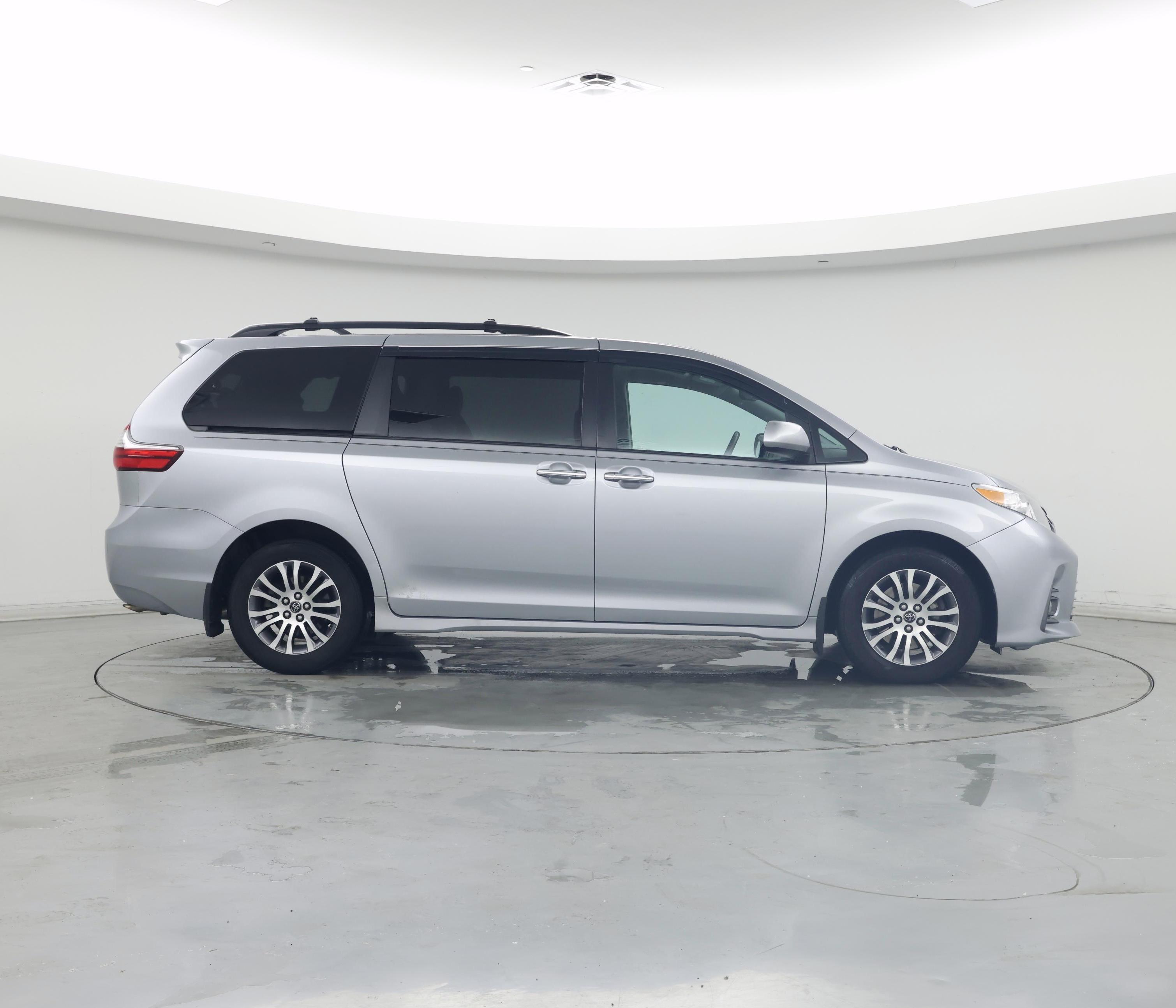 Thumbnail: 2018 Toyota Sienna - 7