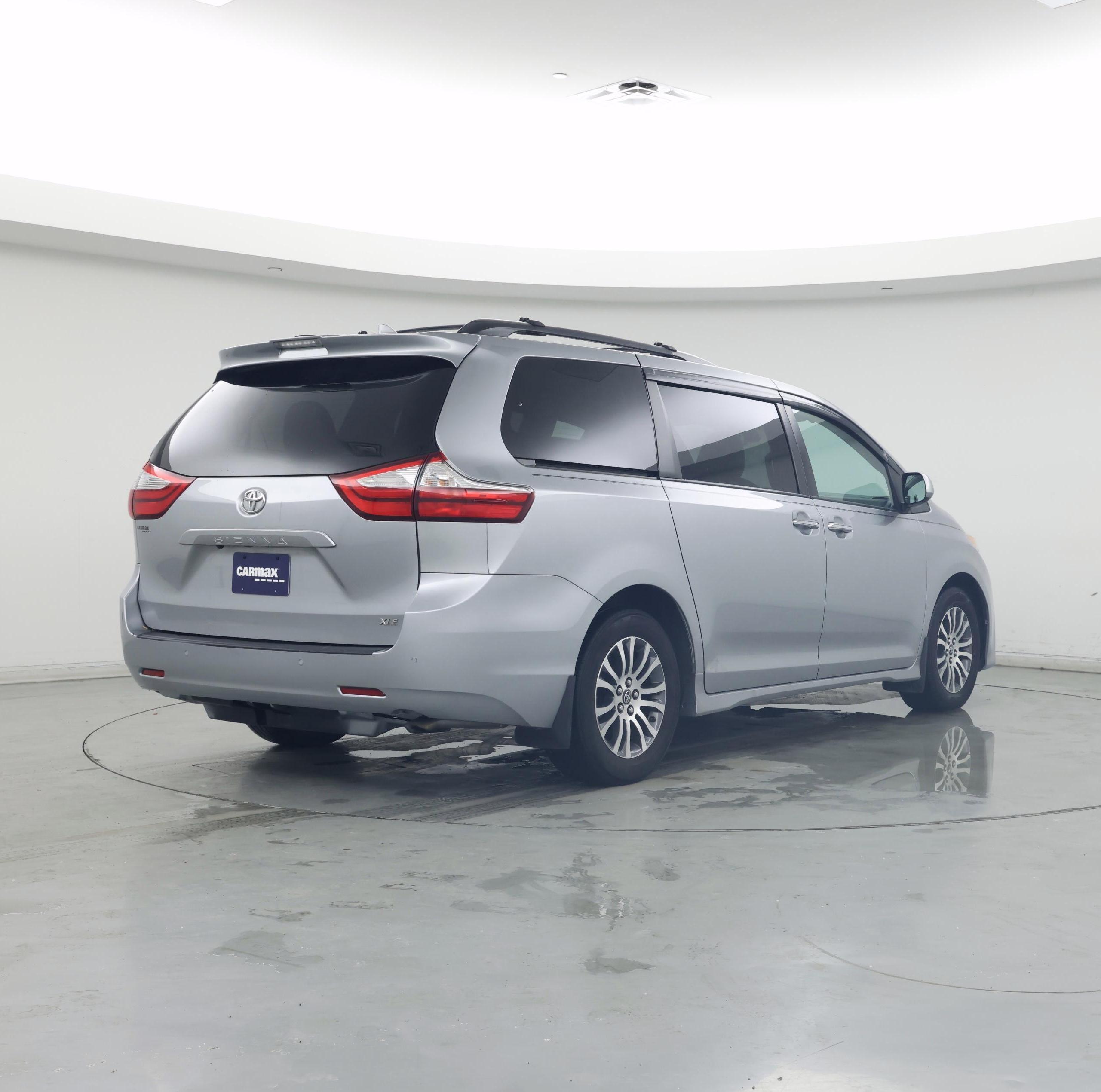 Thumbnail: 2018 Toyota Sienna - 8